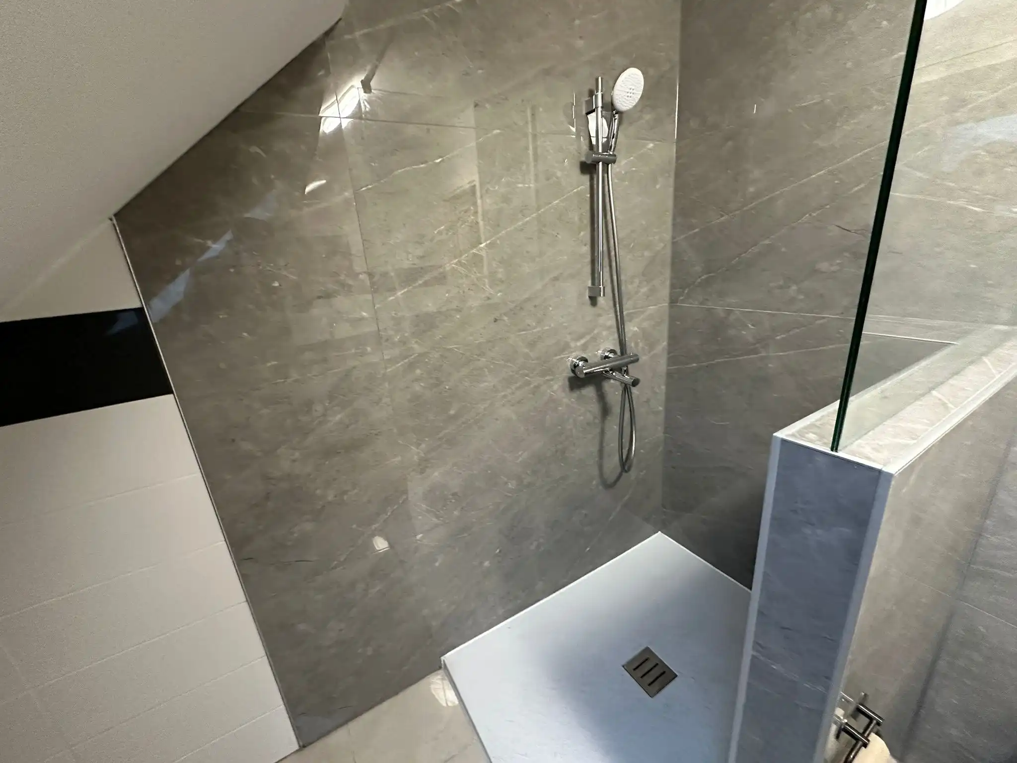 Dakappartement met 2 ruime slaapkamers te Eisden centrum foto 8