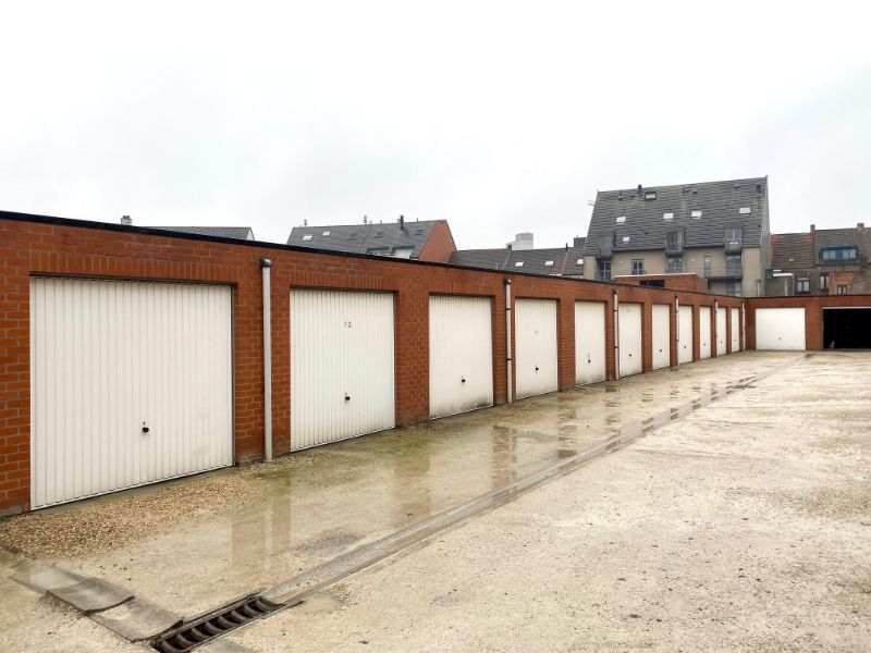 Centraal gelegen appartement met 2 kamers, kelder en garage foto 15