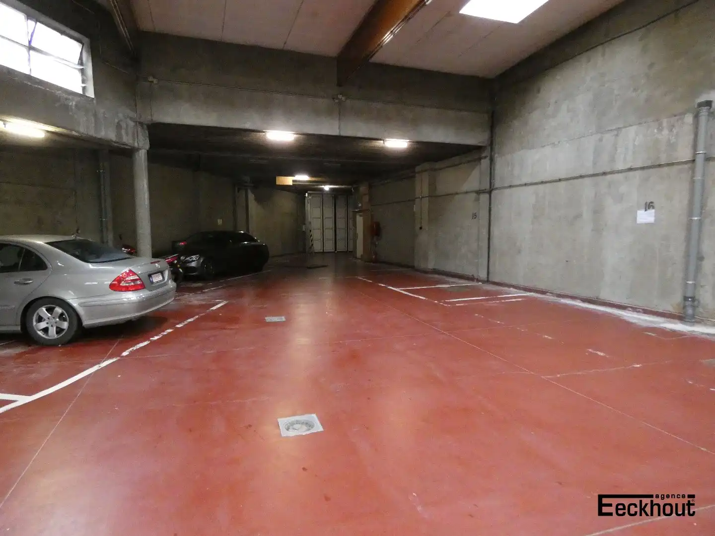 Overdekte autostaanplaats foto 5