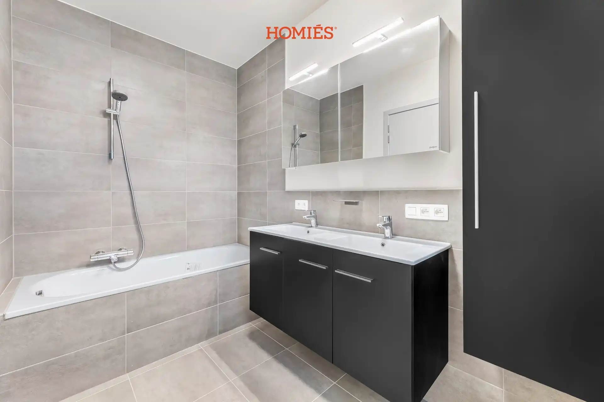 Gerenoveerd app met 2 slpks en autostaanplaats foto 14