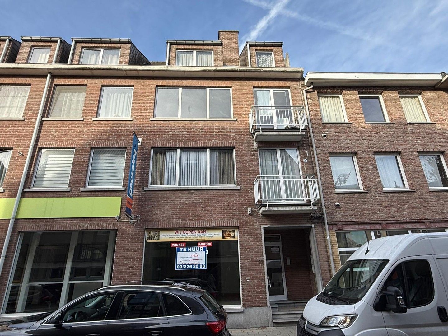 COMMERCIEEL GELIJKVLOERS foto {{pictureIndex}}