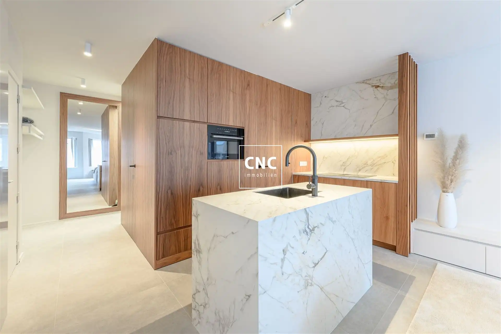 Stijlvol afgewerkt appartement met zijdelings zeezicht foto 4