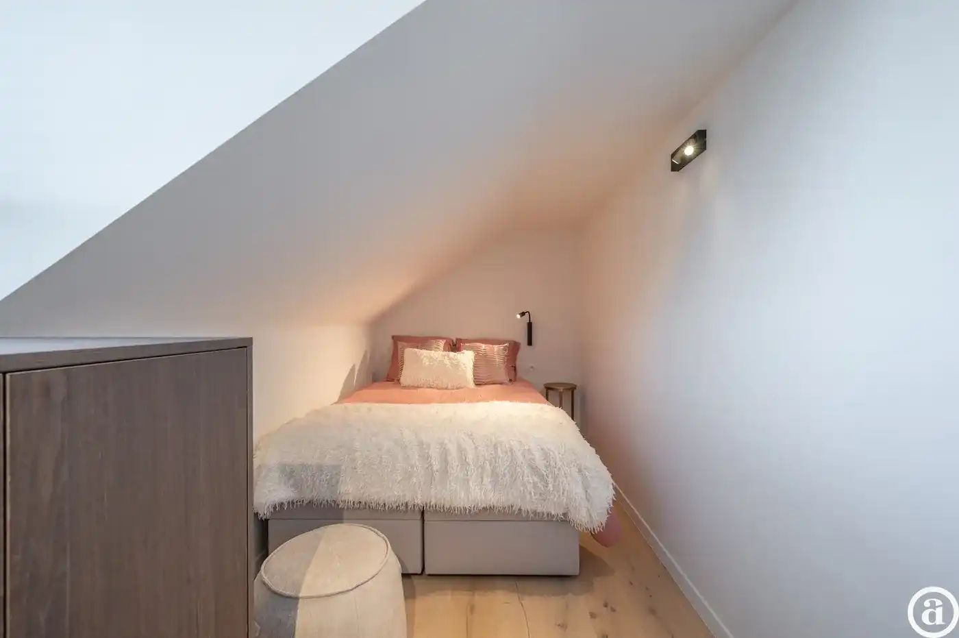 Stijlvol gerenoveerd appartement nabij het Dominicanenkerkje. foto 13