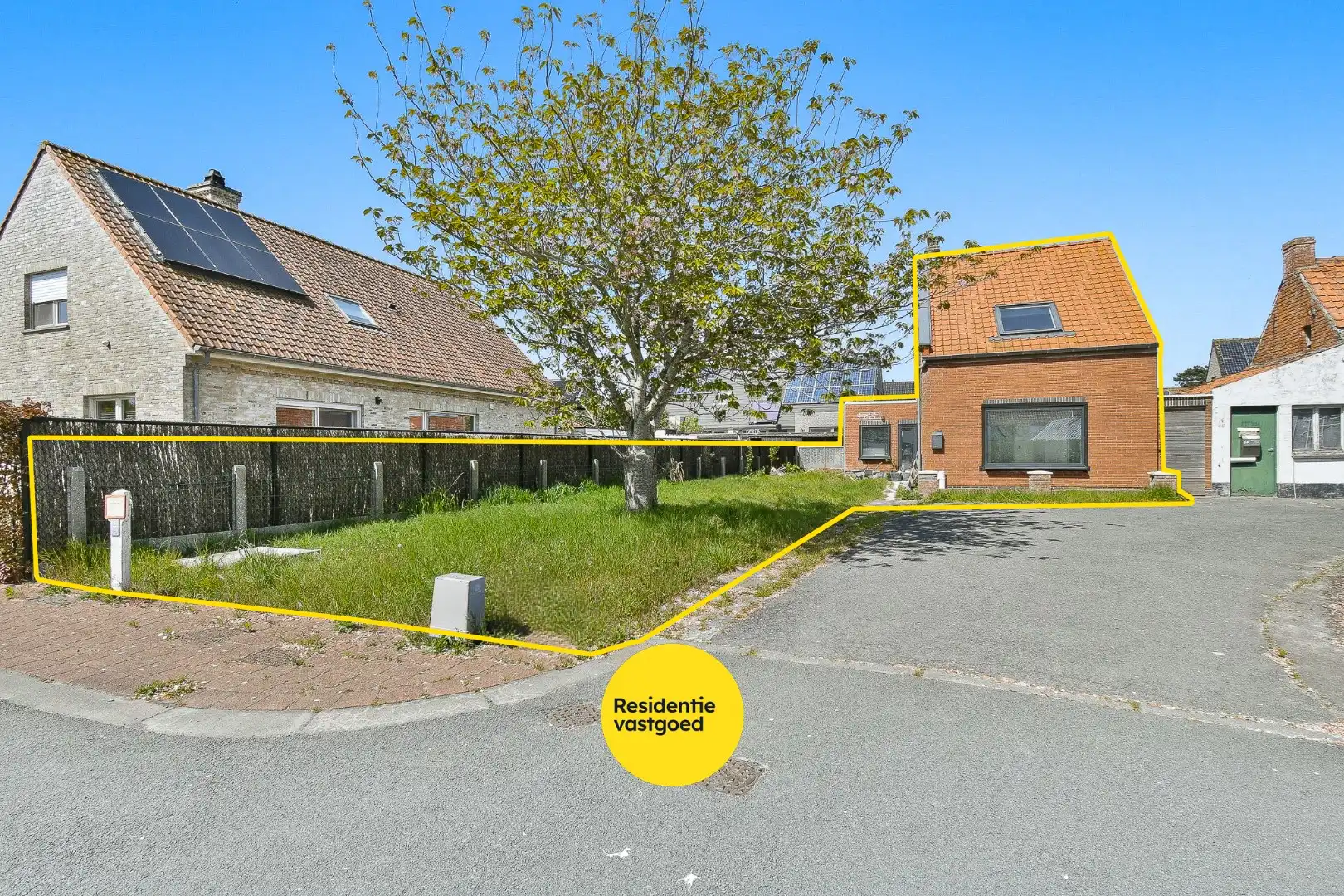 Woning met reeds aangevatte renovatie en veel potentieel foto 24