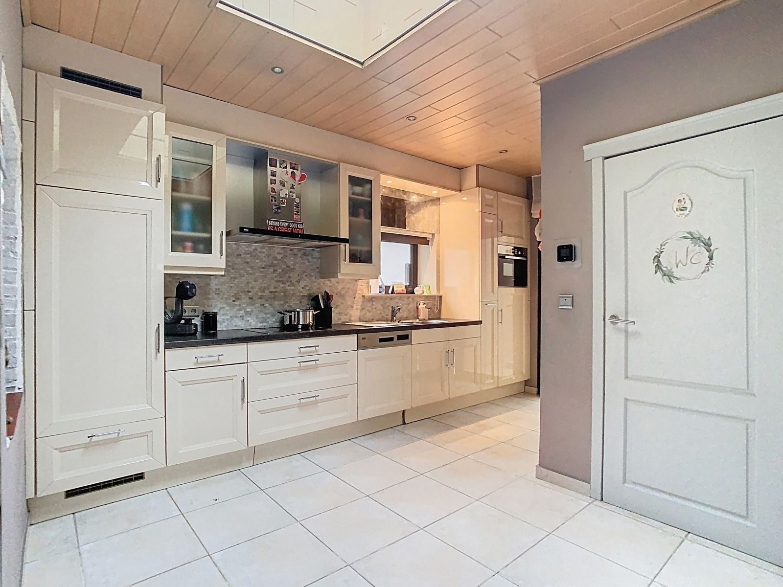 Zéér ruime gezinswoning met 6 SLPK én garage! foto 5