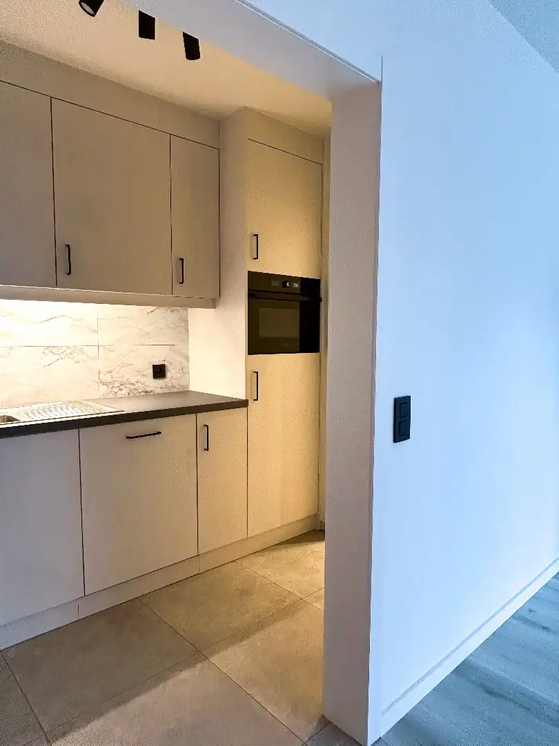 Prachtig gerenoveerd appartement met 2 slaapkamers foto 23