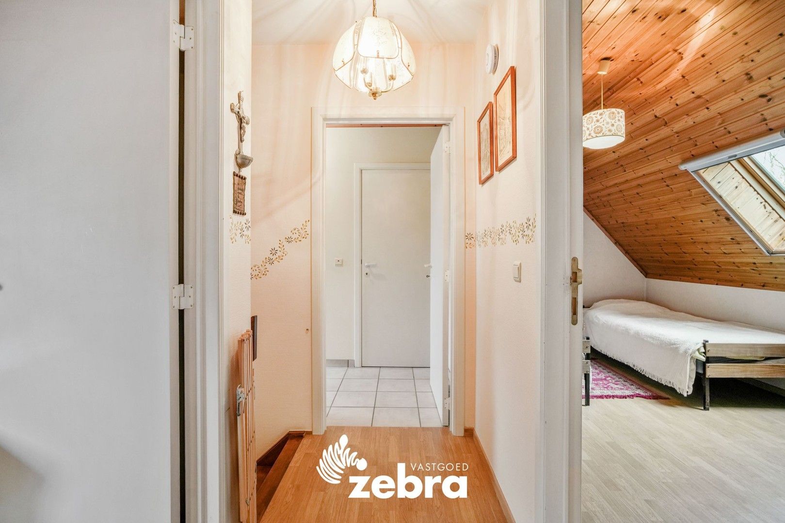 Ruime gezinswoning met 4 slaapkamers, tuin en garage in hartje Tielt foto 12