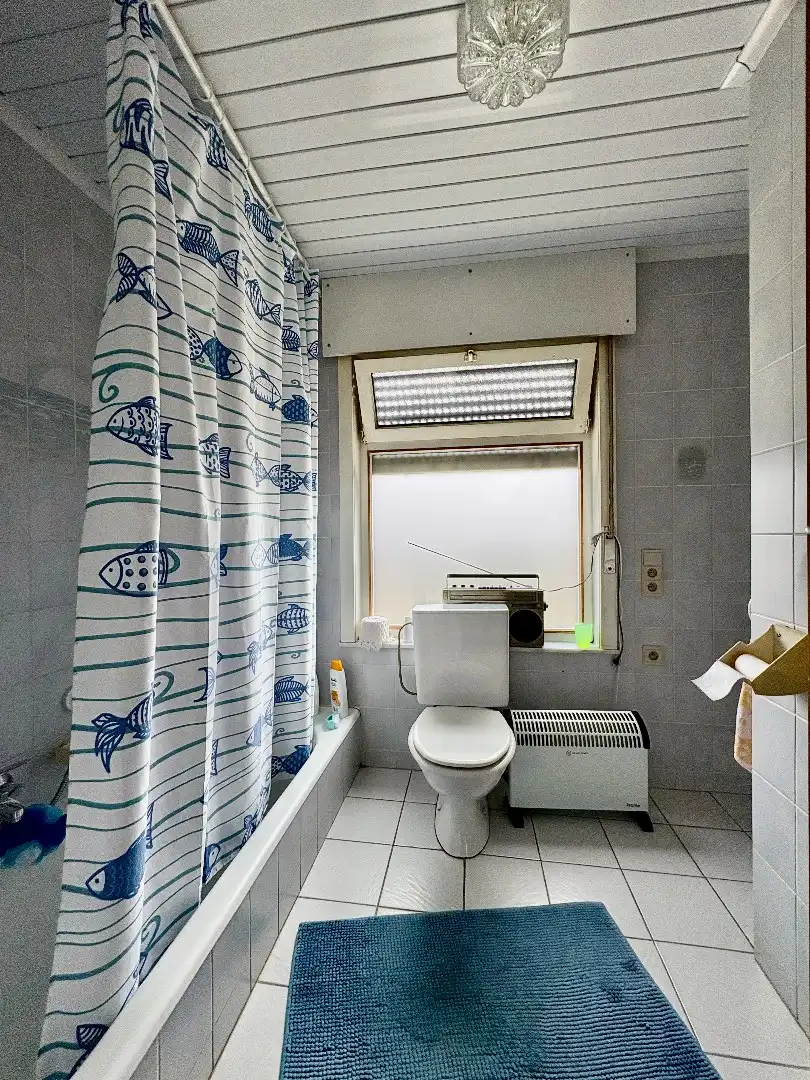 Gelijkvloerse woning op 628 m², 3 slaapkamers, mooi aangelegde tuin en garage. foto 16