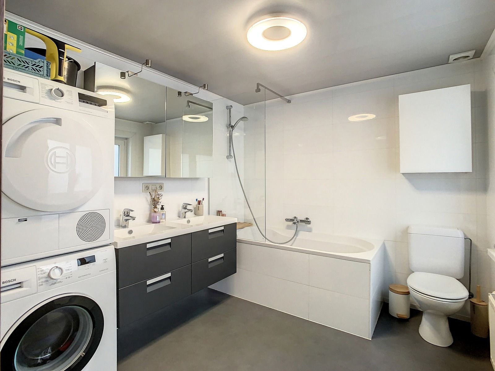 Centraal gelegen triplex app met 2 SLPK én terras! foto 8