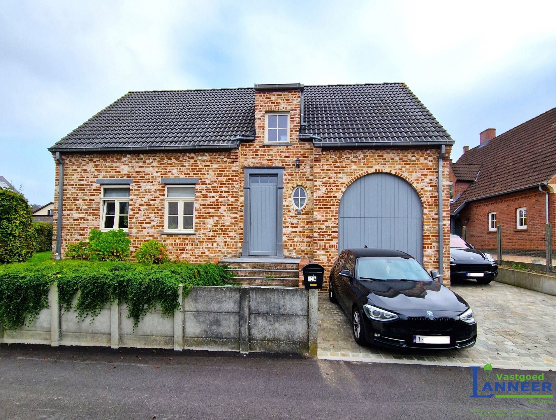 Villa in rustige straat met 3 slaapkamers en mooie tuin foto 1