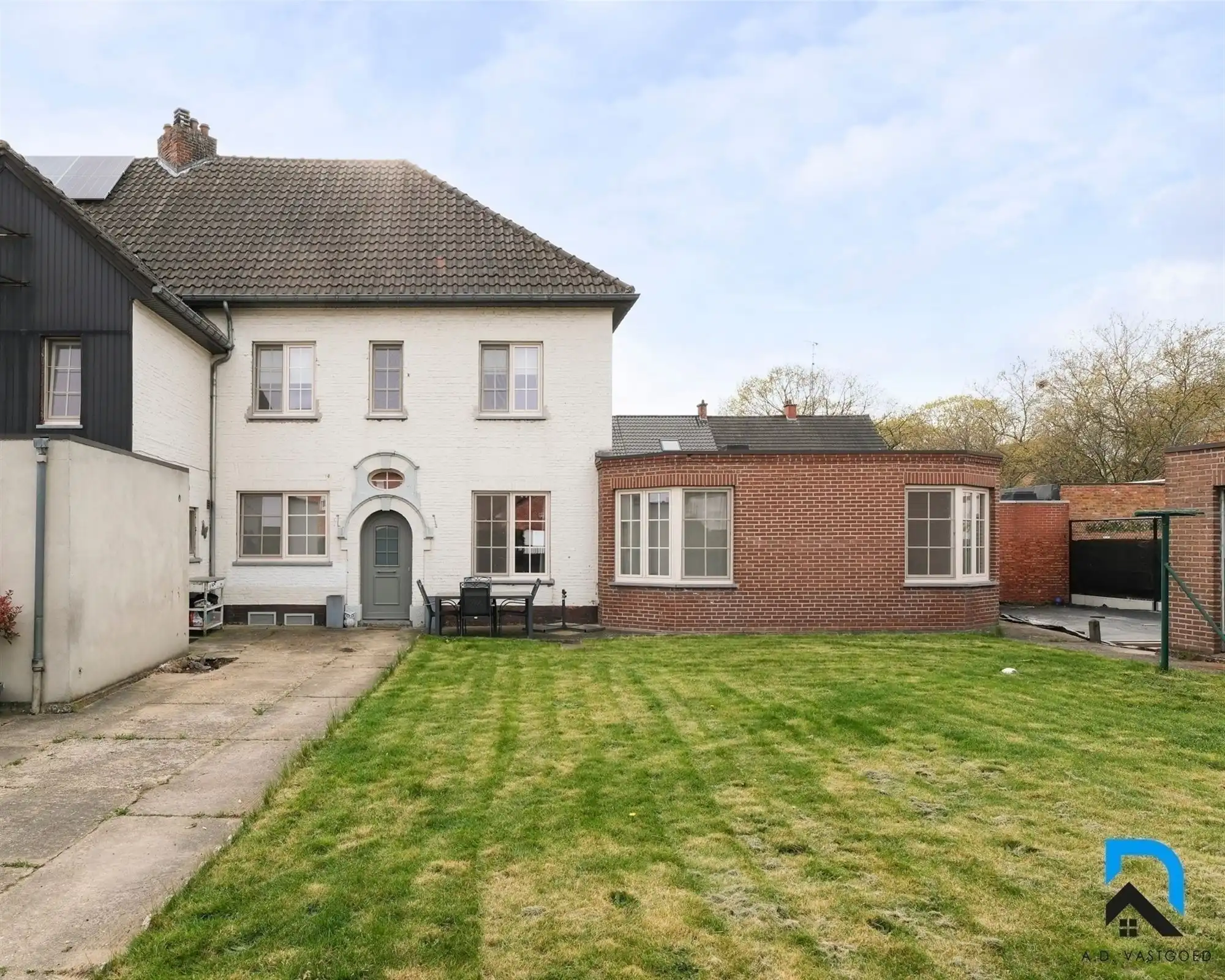 Gerenoveerde woning op toplocatie foto {{pictureIndex}}