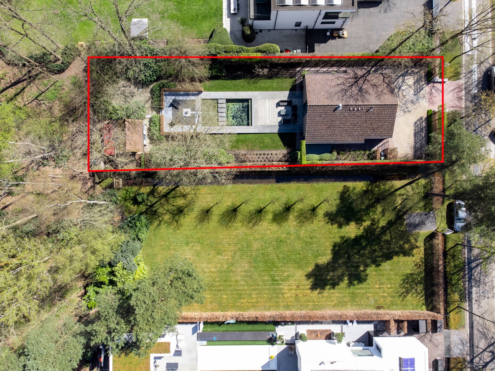 Luxueuze gelijkvloerse villa met zwemvijver op ca. 898 m². foto 4