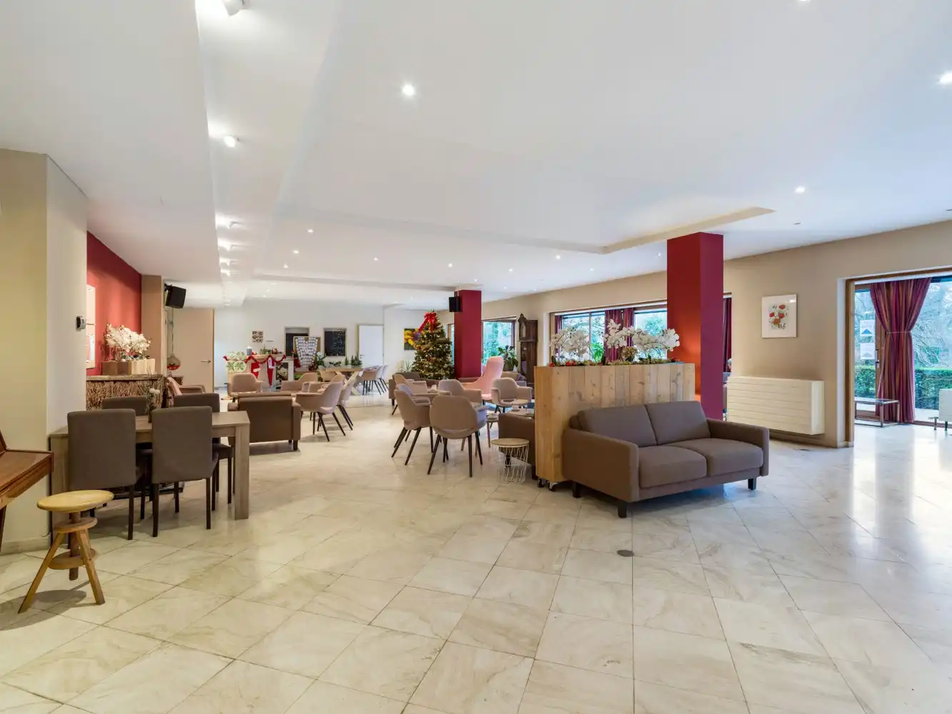 Gerenoveerde serviceflat op 4e verd. met 1 slpk. en terras foto 19