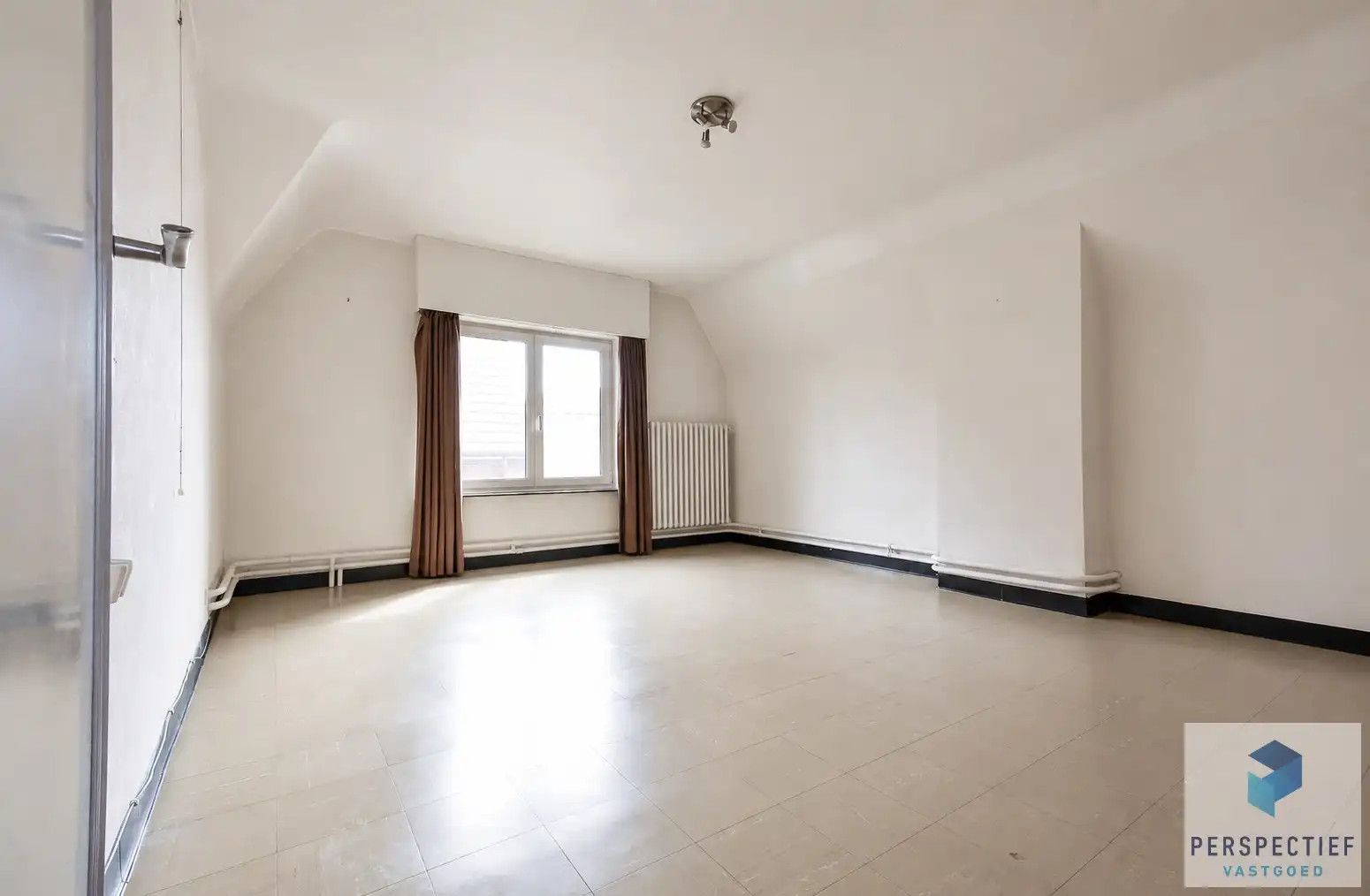 Rustig gelegen vrijstaande woning met garage, ruime tuin en prachtig open zicht foto 12