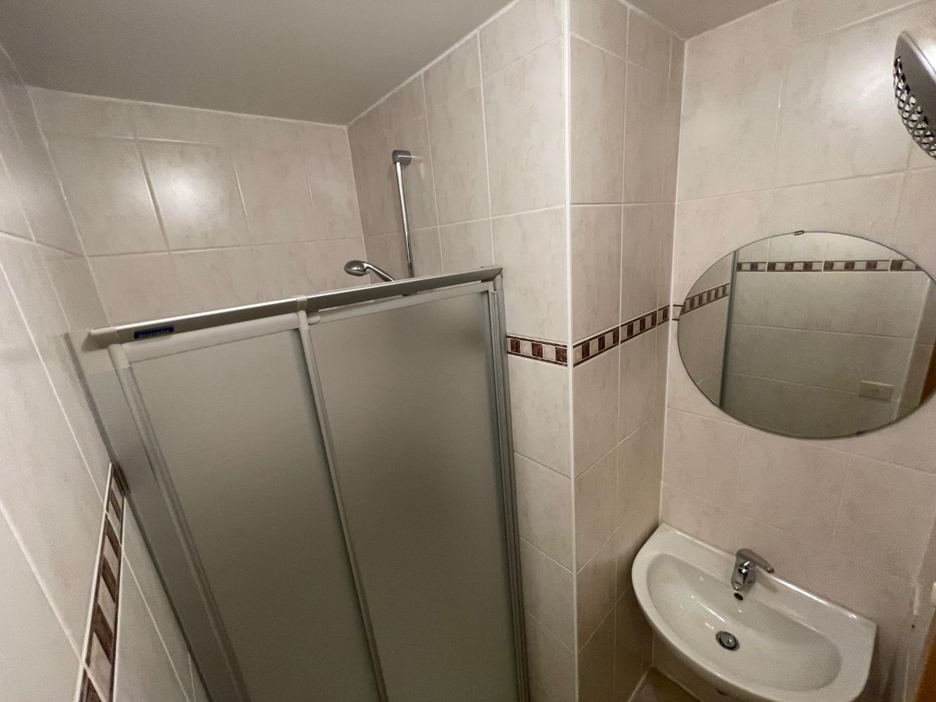 Ruim zonnig appartement met drie slaapkamers, twee badkamers en terras in een gebouw op de Markt. foto 15