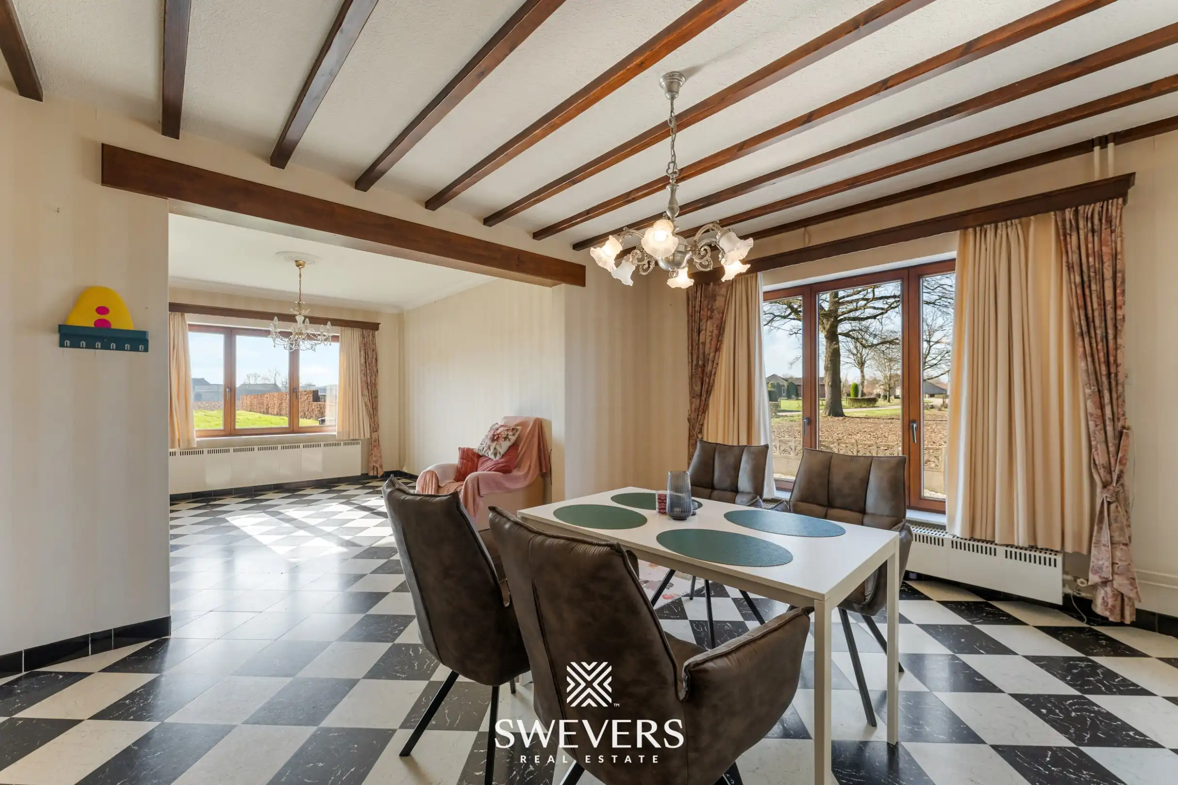 Te renoveren woning met 4 slaapkamers, grote tuin en omliggende velden op rustige ligging nabij centrum Diepenbeek foto 3