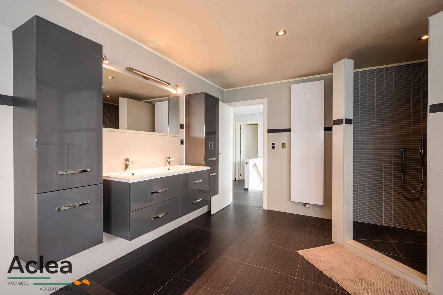 Moderne alleenstaande woning op een ruim perceel foto 16