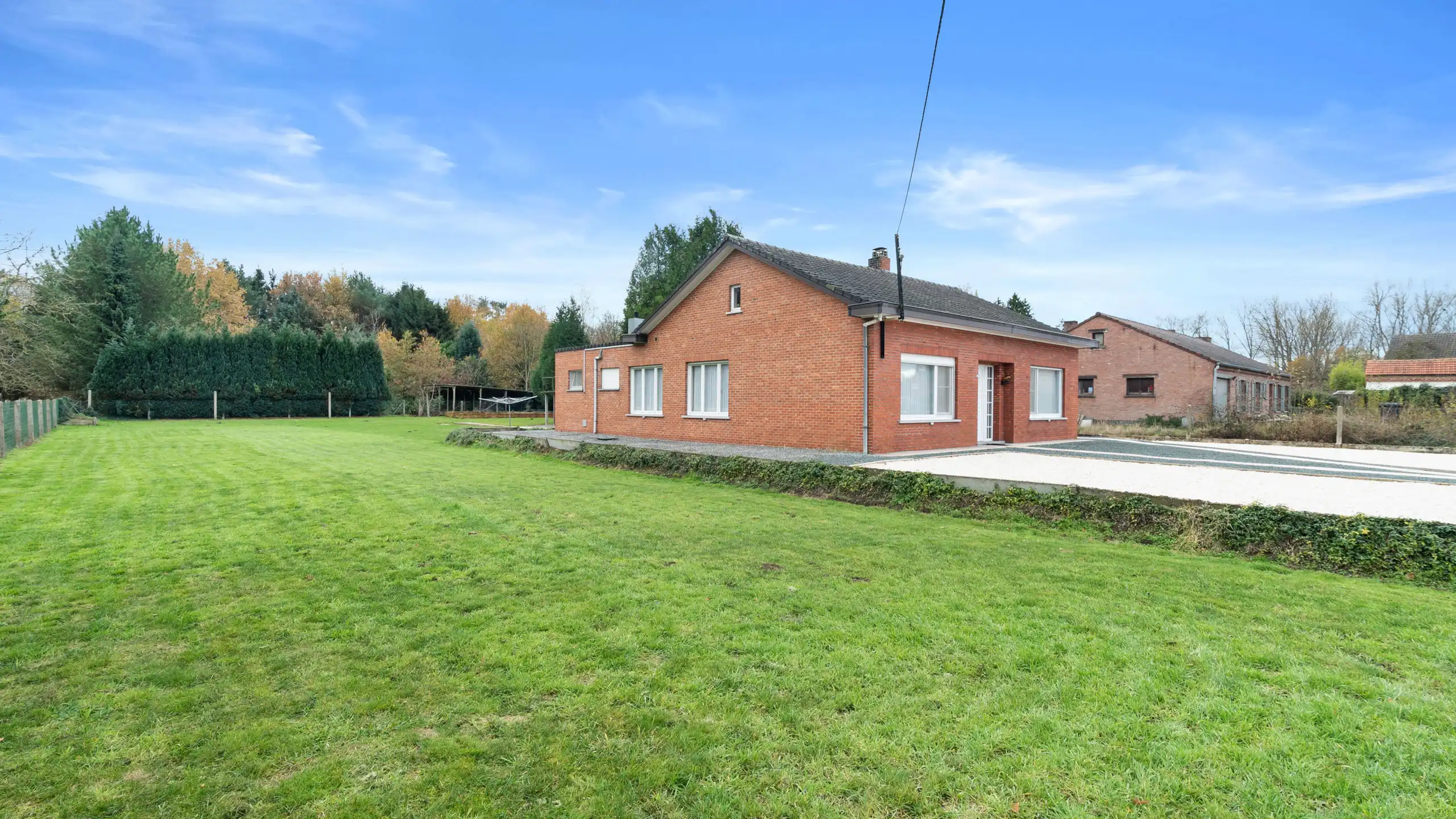 Landelijk gelegen woning op 50 are grond. foto {{pictureIndex}}