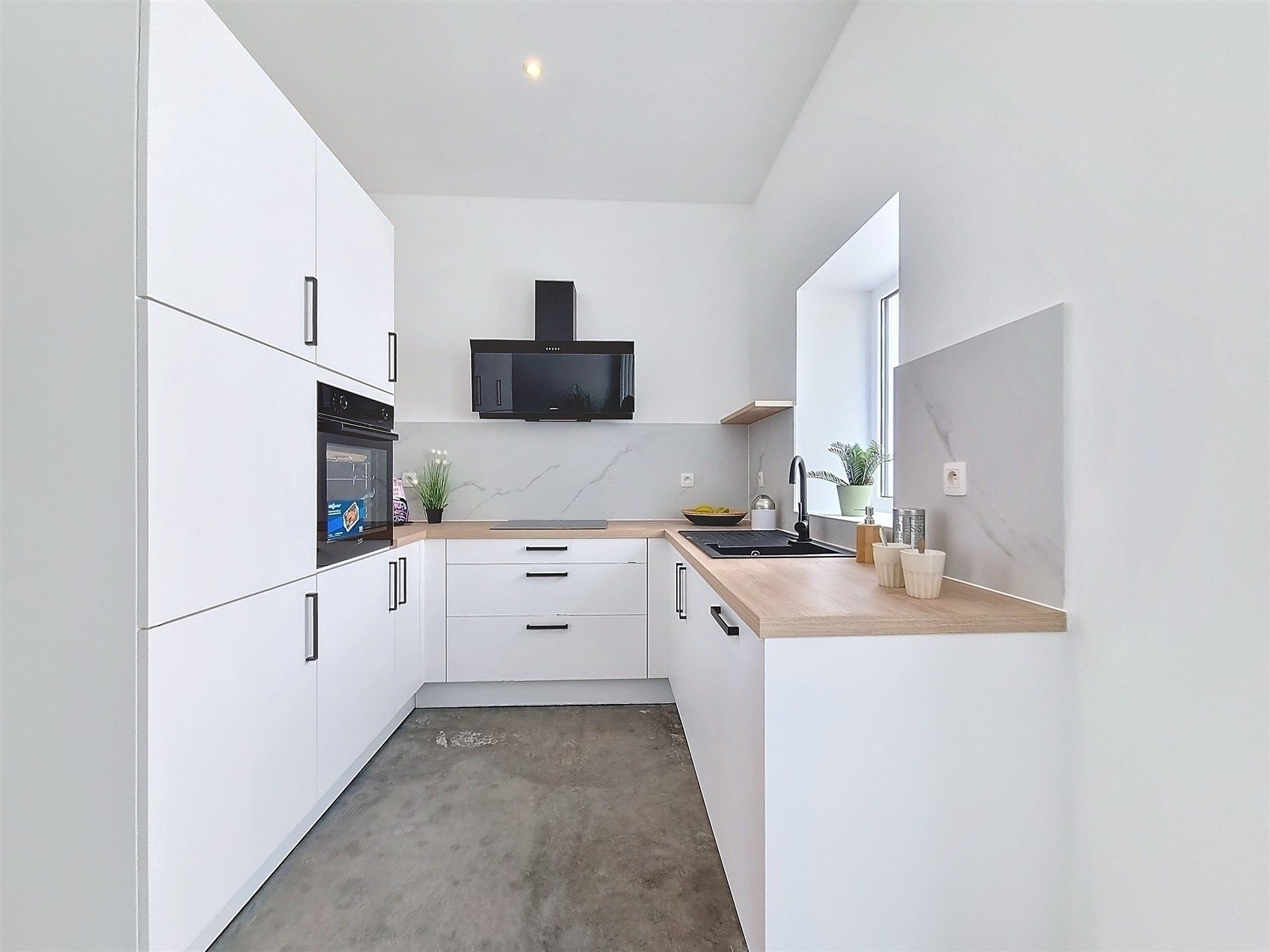 Totaal gerenoveerde woning met 5 slpk en 2 badkamers in het centrum van Geraardsbergen foto 5