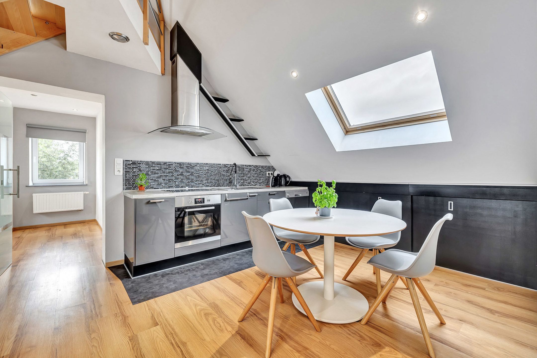 Rustieke woning op strategische ligging foto 21