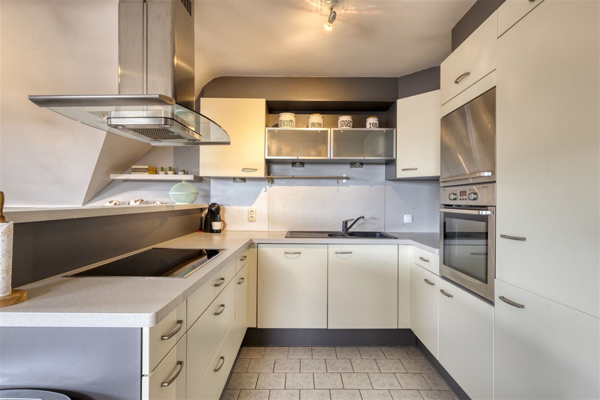 VERKOCHT:    Gezellig 2-slaapkamerappartement in Denderleeu foto 5