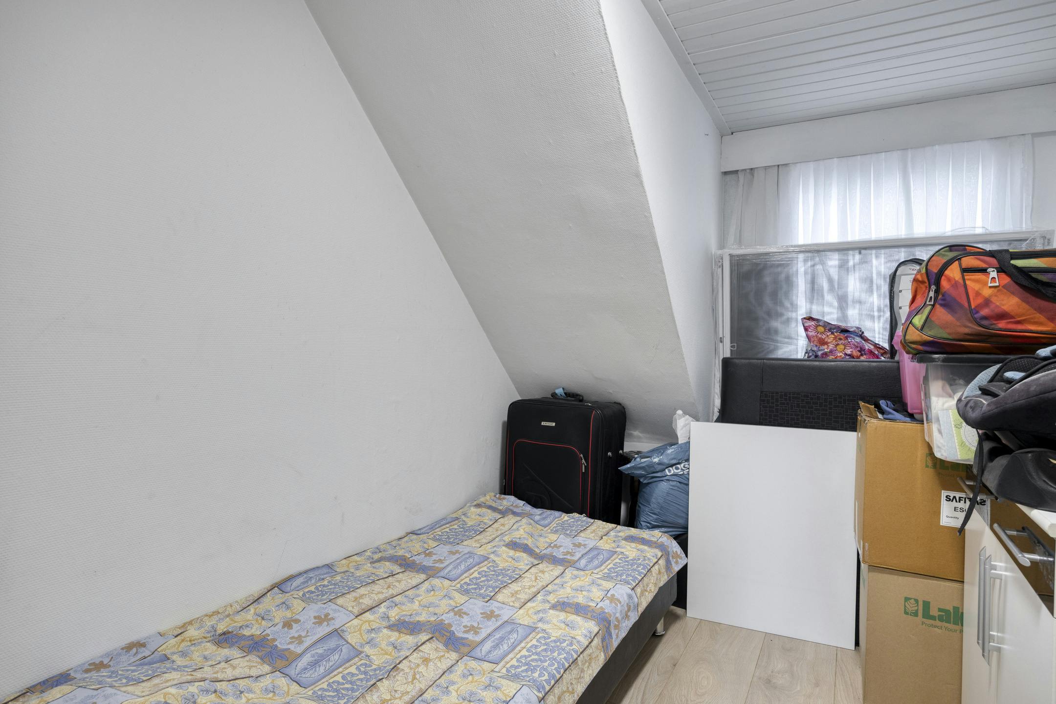 Huis met 6 slaapkamers  en tuin te koop in Merksem! foto 16