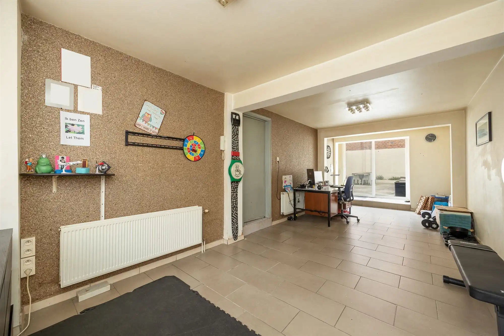 Ruime woning met drie slaapkamers en terras foto 2