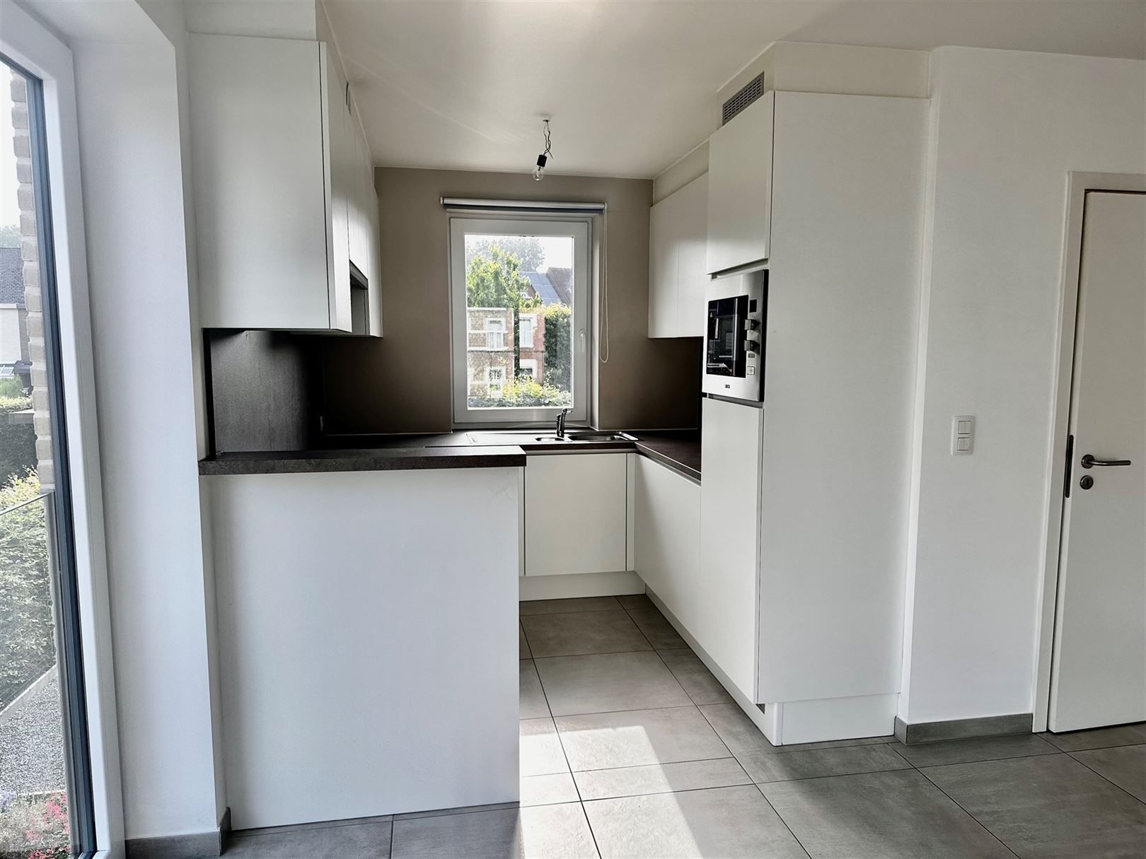 App met 2 slpks en grote garage! foto 3