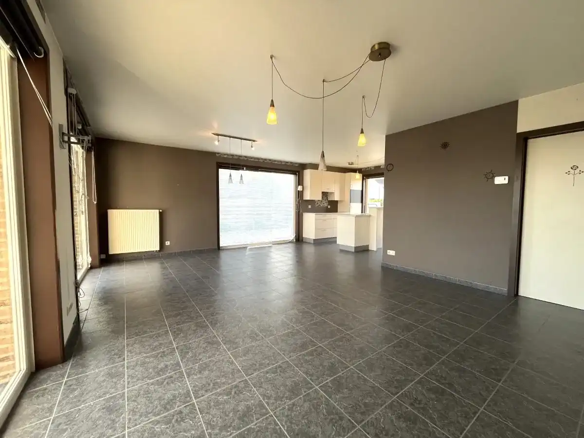 Oostnieuwkerke – Woning met 3 slaapkamers, tuin en carport foto 7