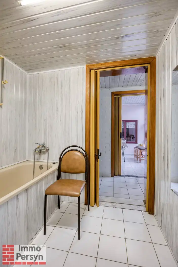 Vrijstaande woning met werkplaats op ruim perceel in landelijke omgeving foto 18