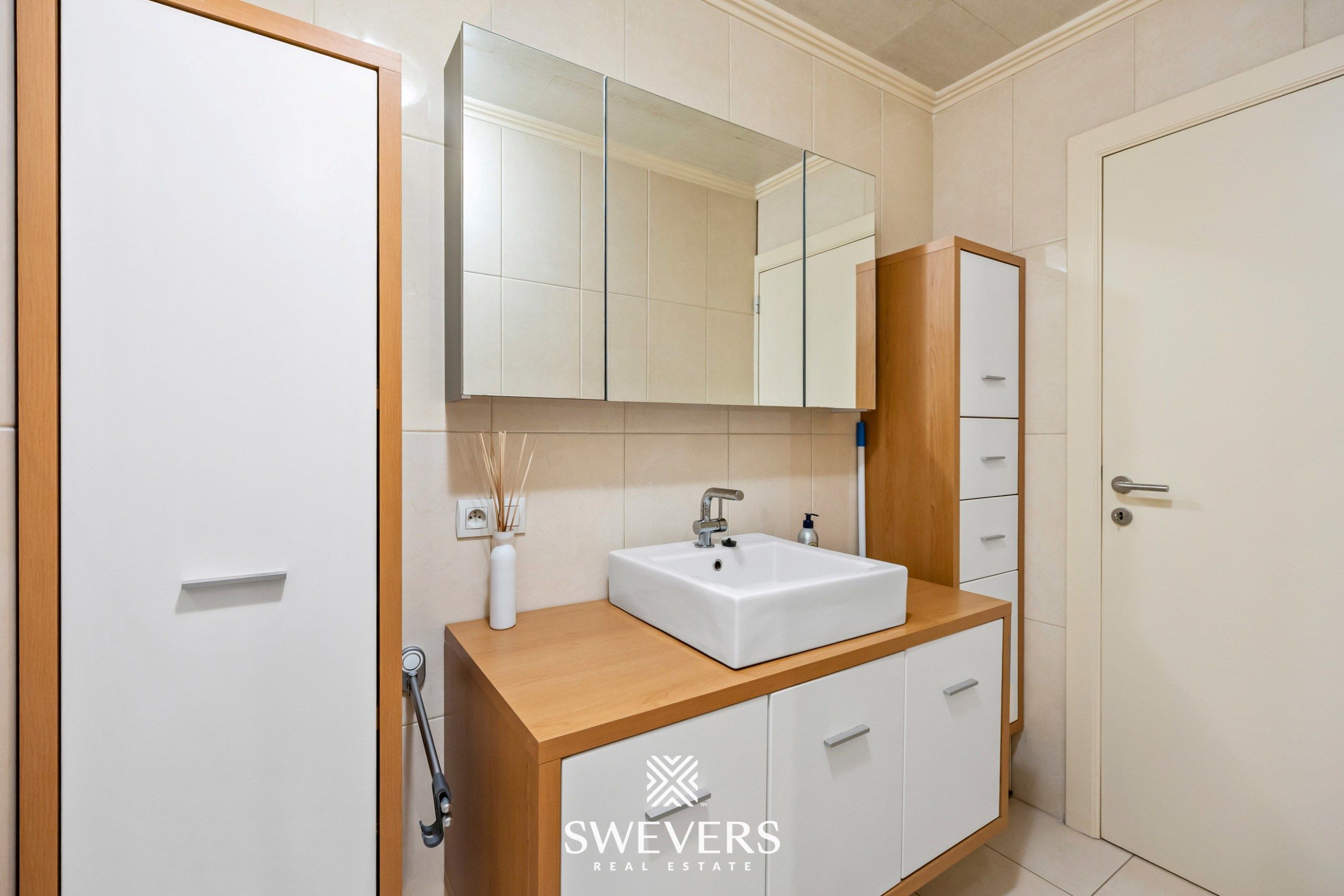 Hoogwaardig duplexappartement met zonnig terras op de bruisende Vennestraat in Genk  foto 14