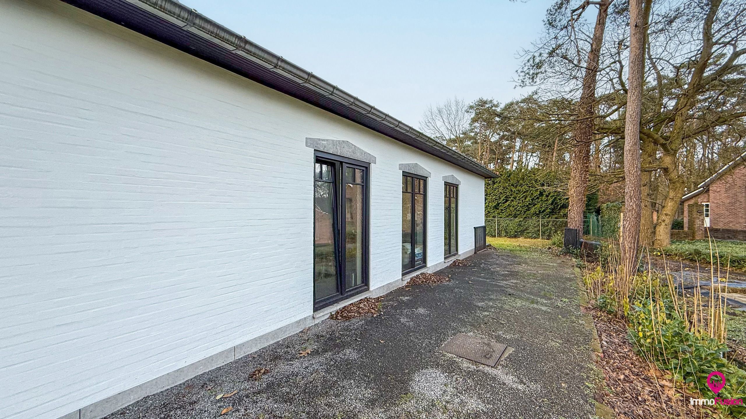 Goed gelegen landelijke villa met 12are grond op toplocatie! foto 39