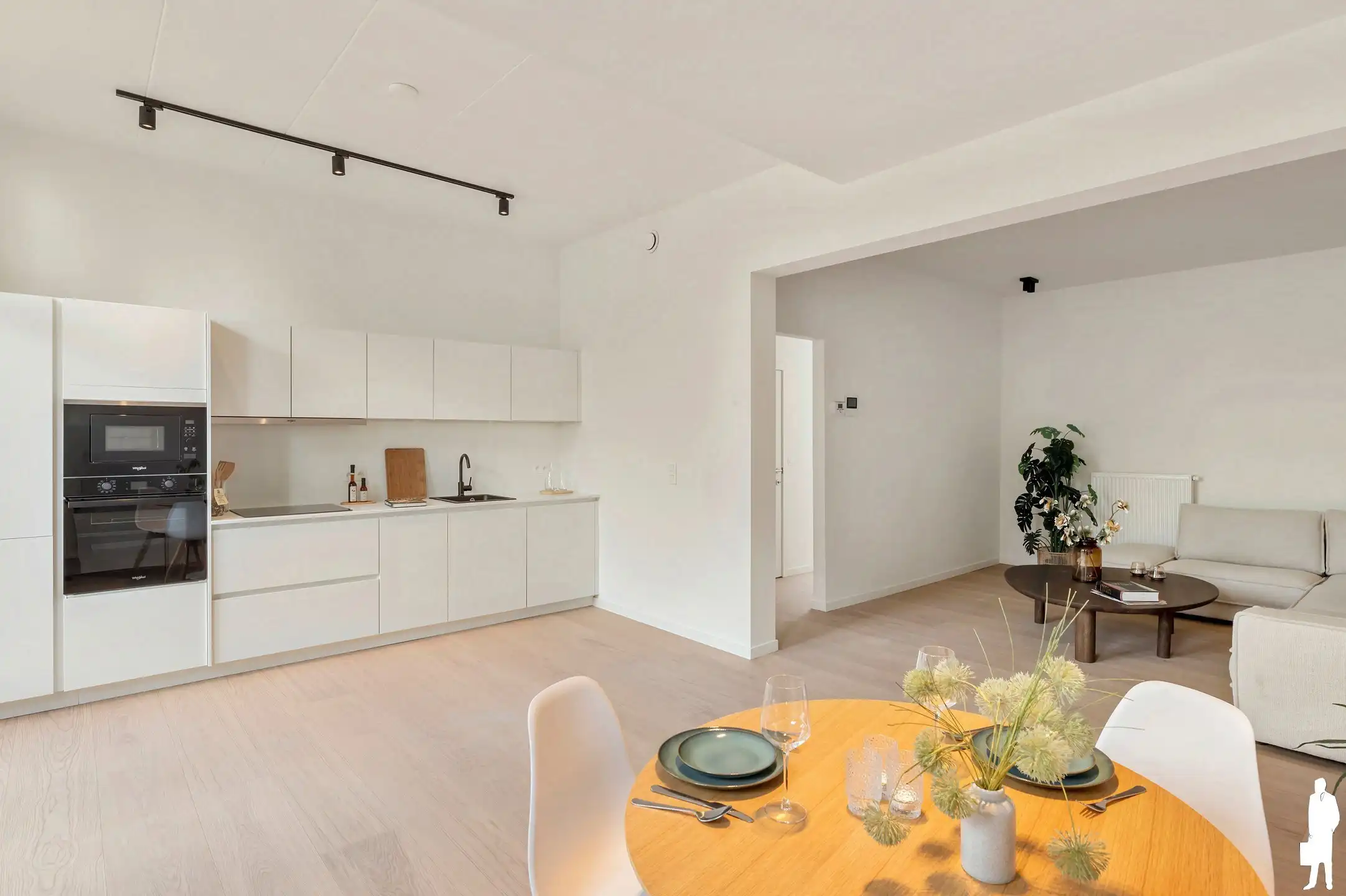 Gerenoveerd dakappartement met twee slaapkamers foto 3