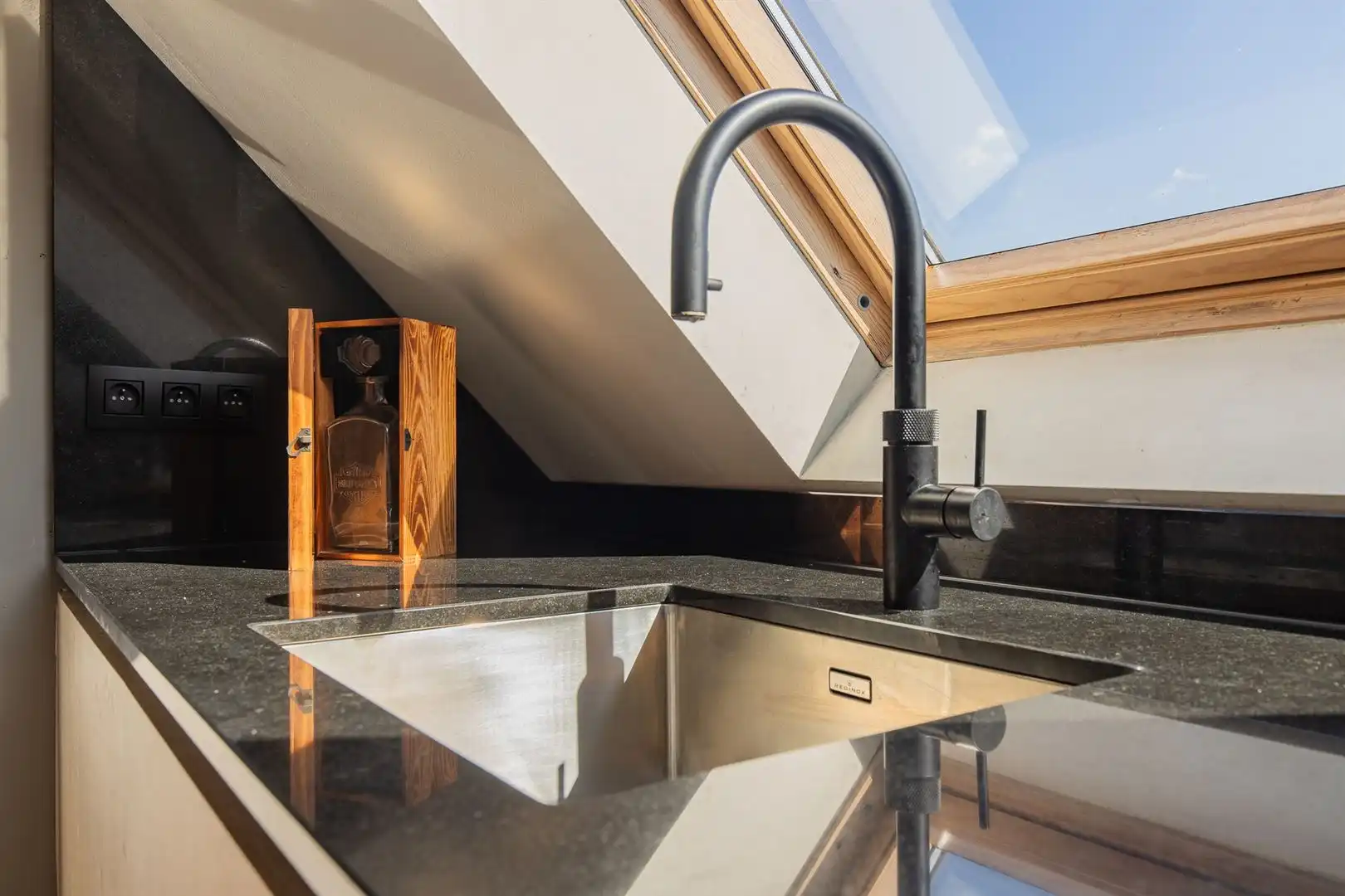 Instapklaar dakappartement met terras en EPC-label A in Beveren foto 8