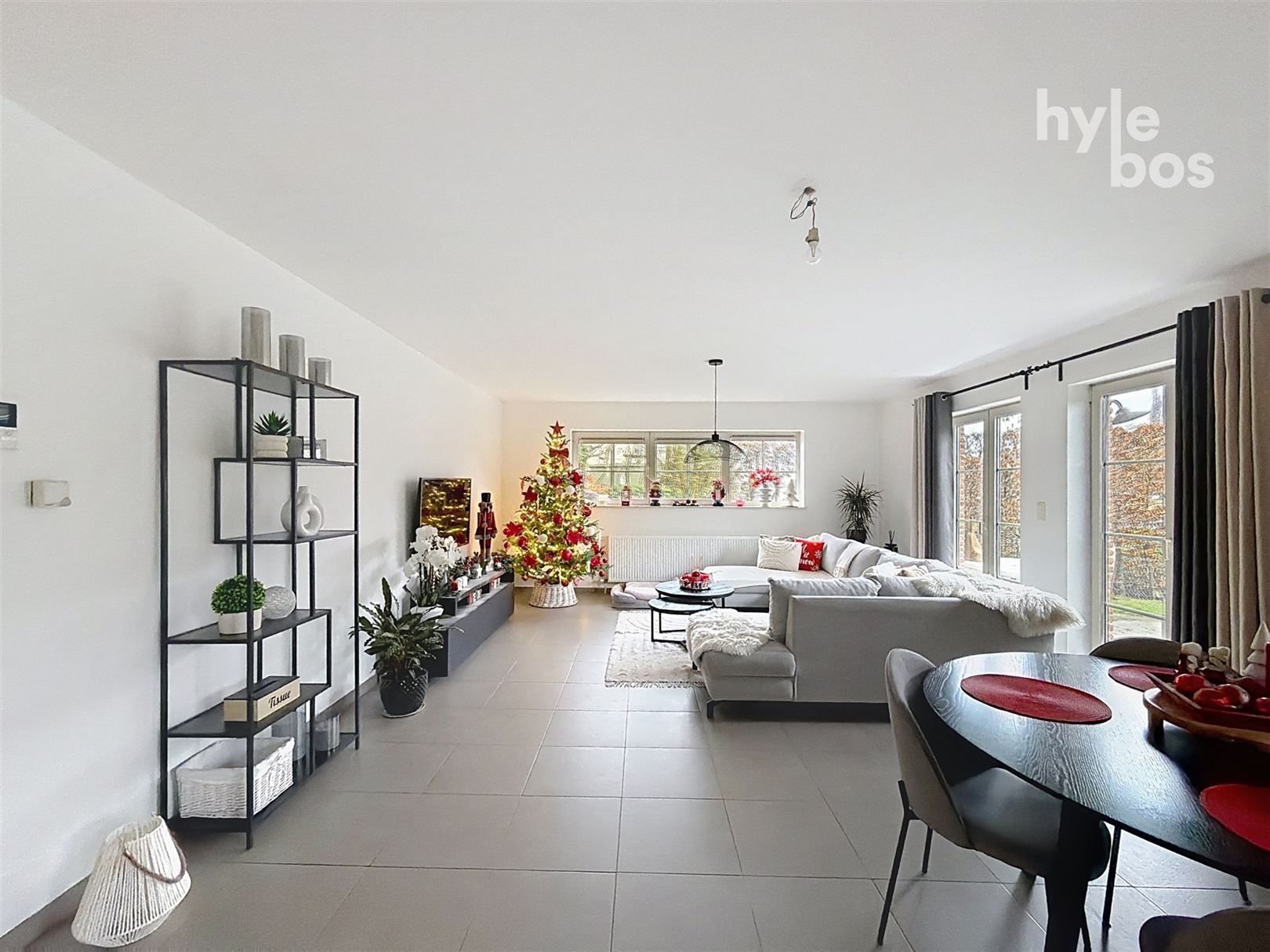 Aan de stadsrand, lichtrijk gelijkvloers appartement foto 3