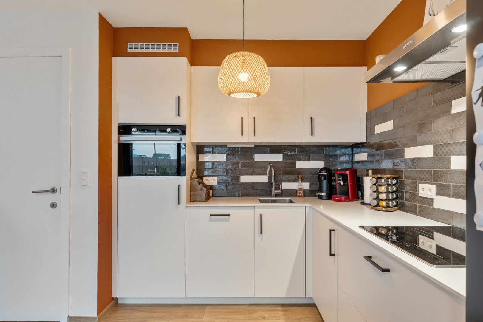 Recent, gelijkvloers appartement in een stijlvolle residentie mét ondergrondse parkeerplaats en kelderberging!  foto 9