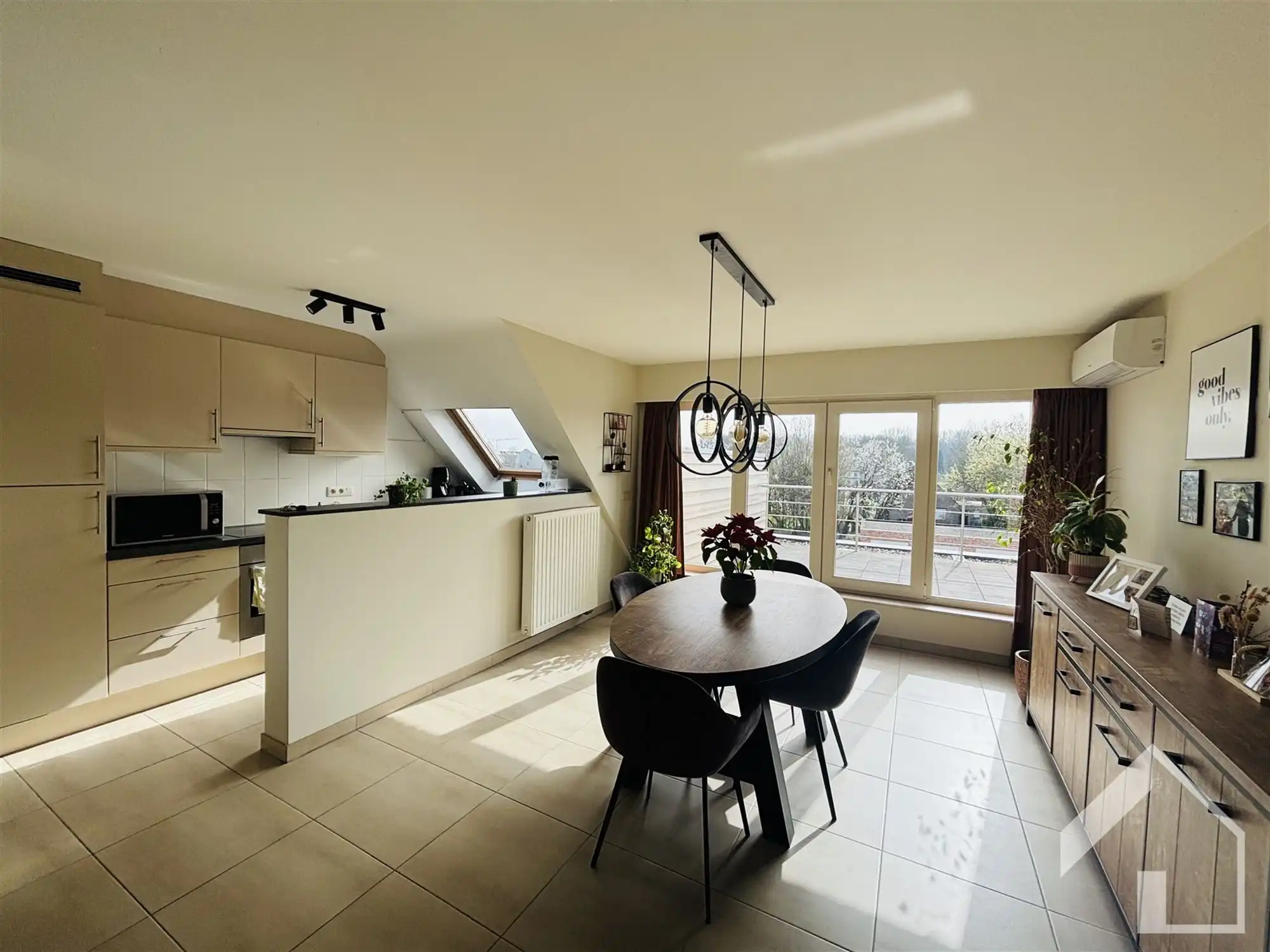 Mooi 1-slaapkamerappartement met groot terras foto 2