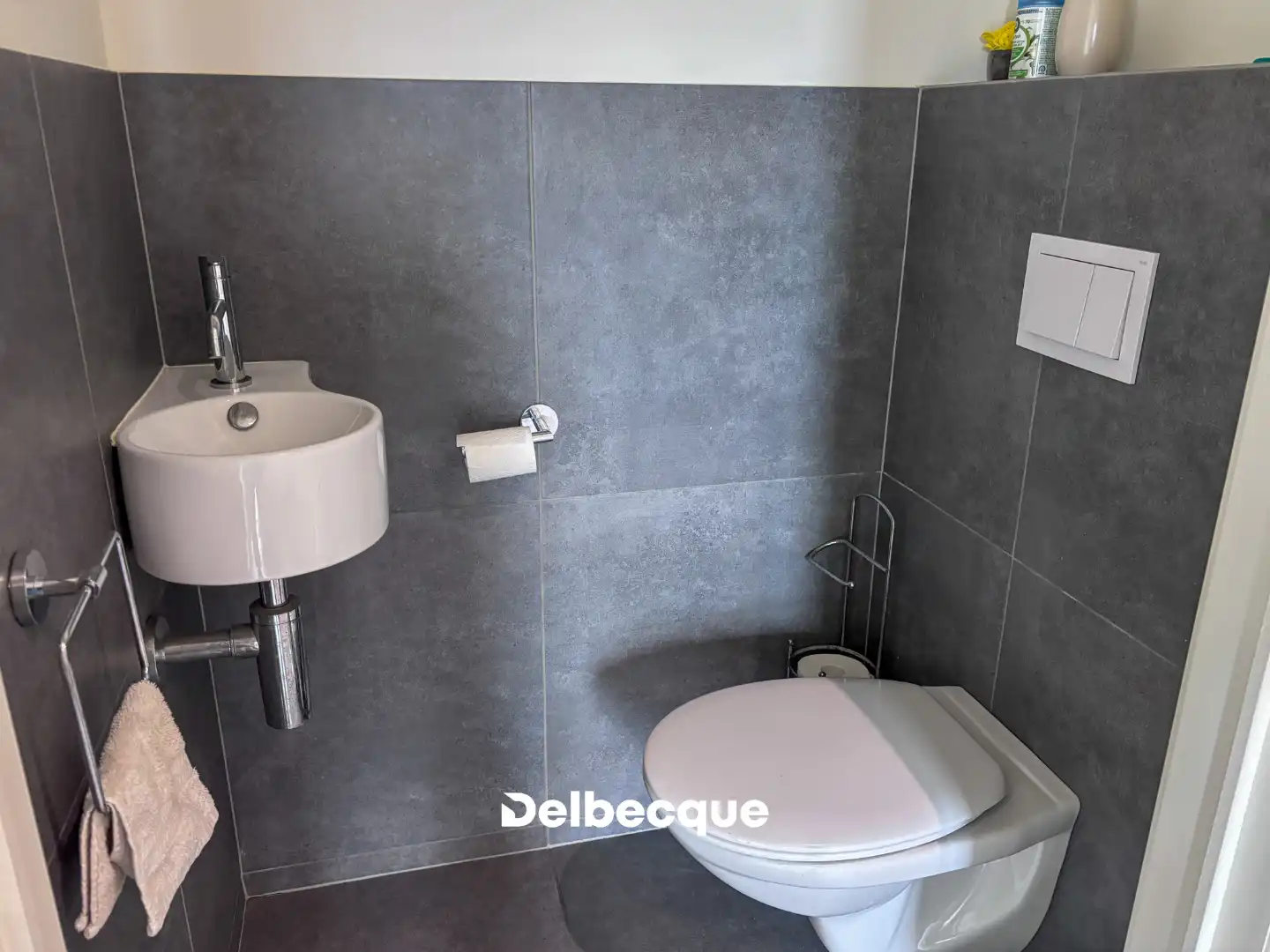 Lichtrijk dakappartement met 2 slaapkamers te Sint-Michiels. foto 10
