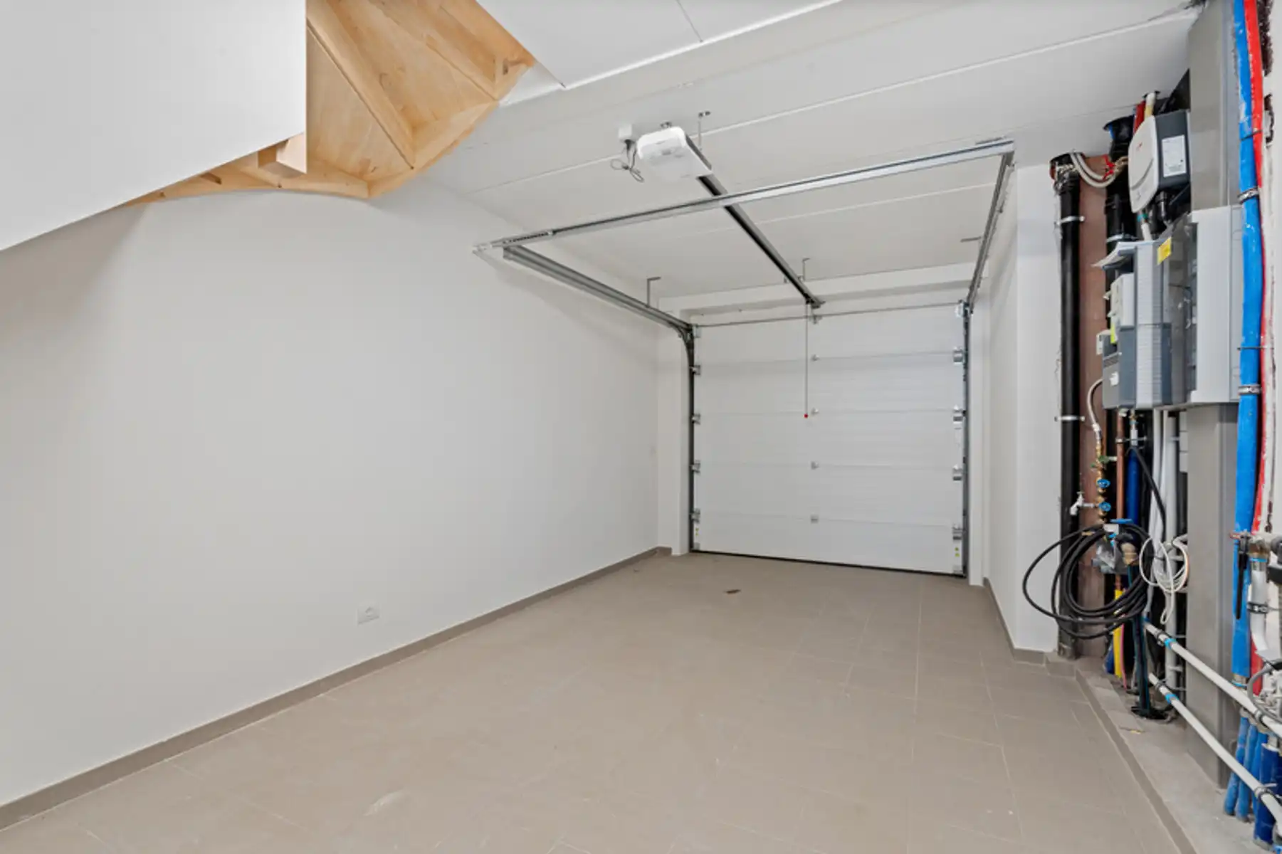 Moderne, gesloten woning foto 12