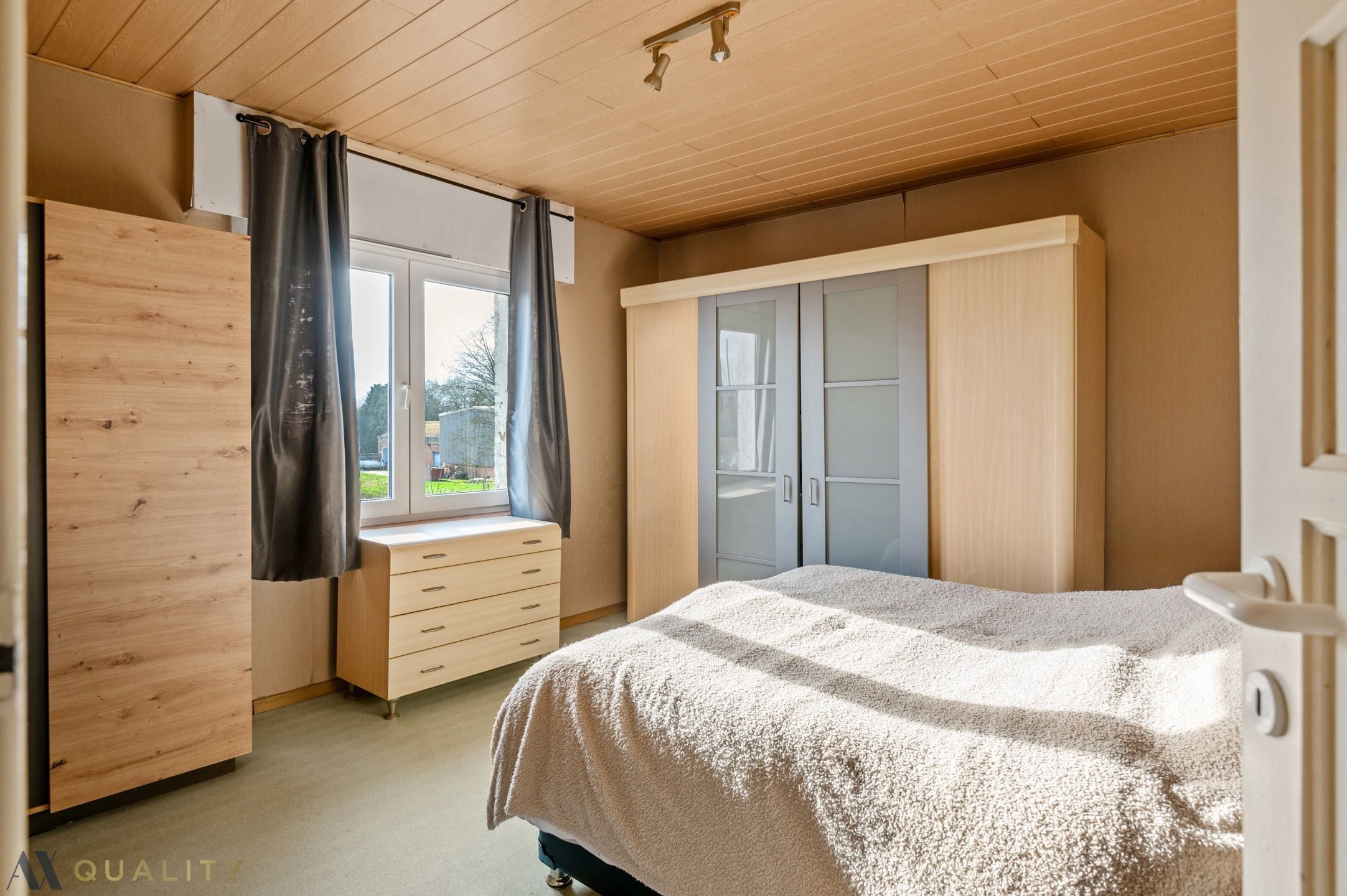 Half-open woning met 3 slpk., oprit, gar., tuin en polyvalente zolderruimte foto 11