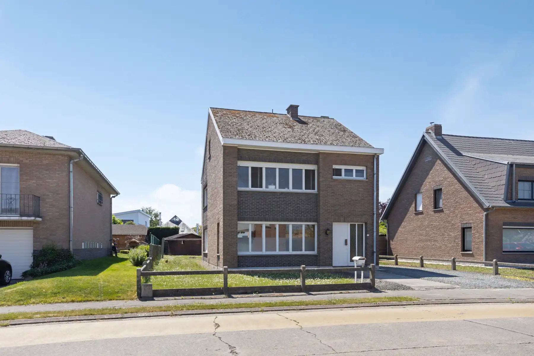 Hoofdfoto van de publicatie: Te renoveren open bebouwing met zuidgerichte tuin