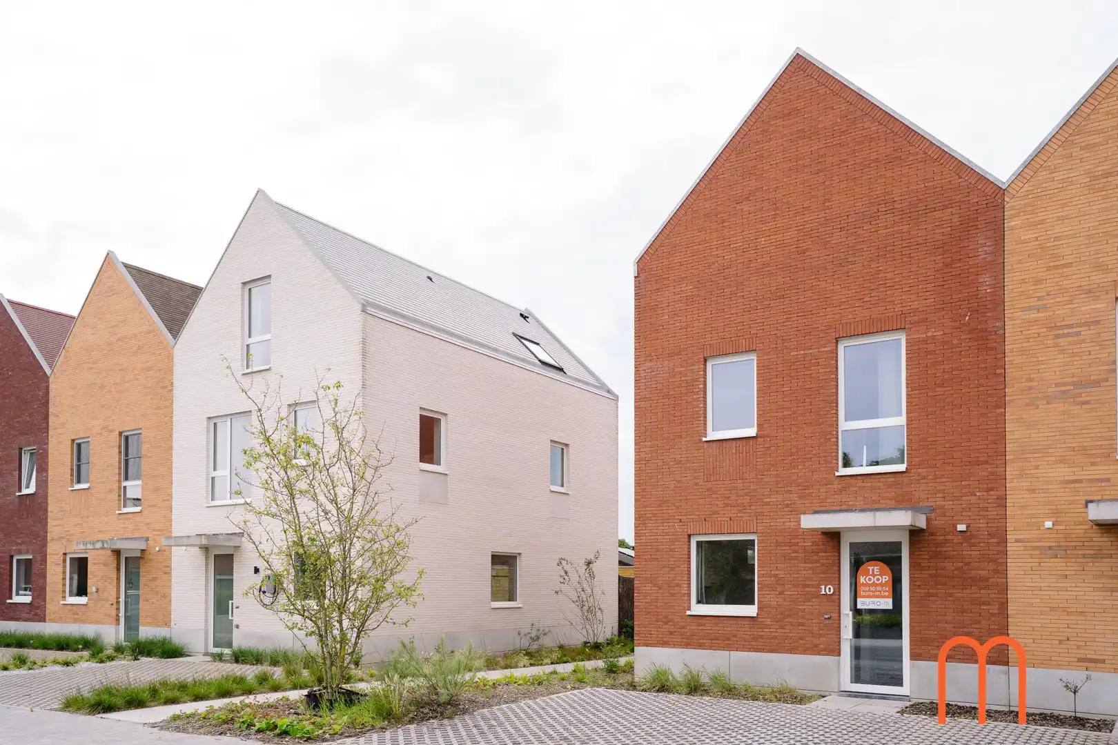 Nieuwbouwwoning te koop in Oostende – Instapklare halfopen bebouwing met 3 slaapkamers en uitbreidbare zolder foto {{pictureIndex}}