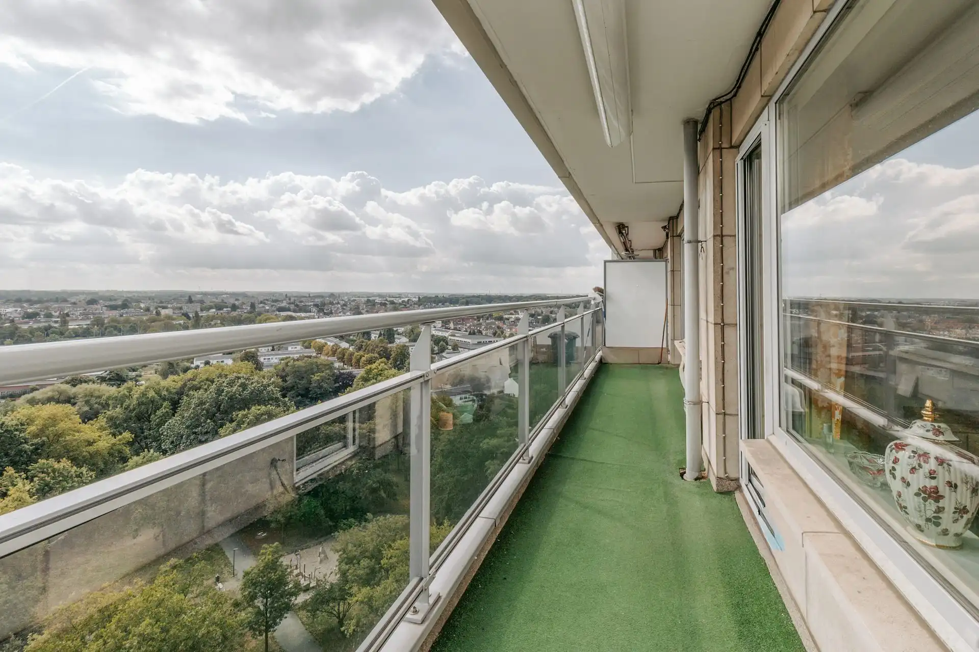 Appartement op de 15e verdieping met terras foto 9