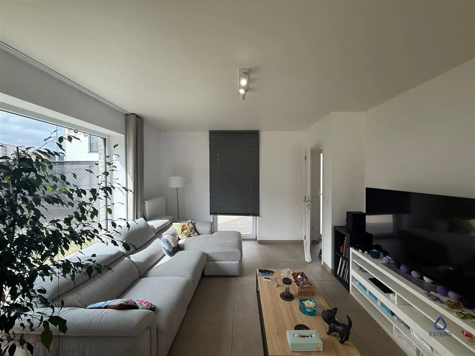 Recente halfopen woning met 3 slaapkamers en tuin foto 7