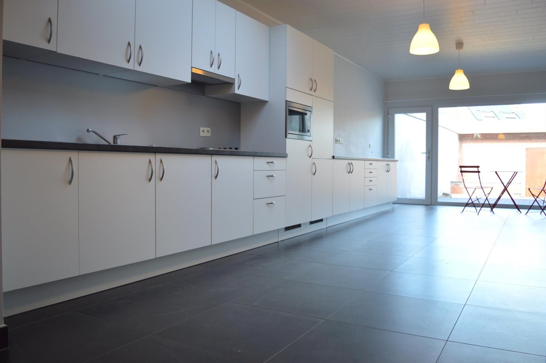 Instapklare woning mét garage te Kortrijk foto 2