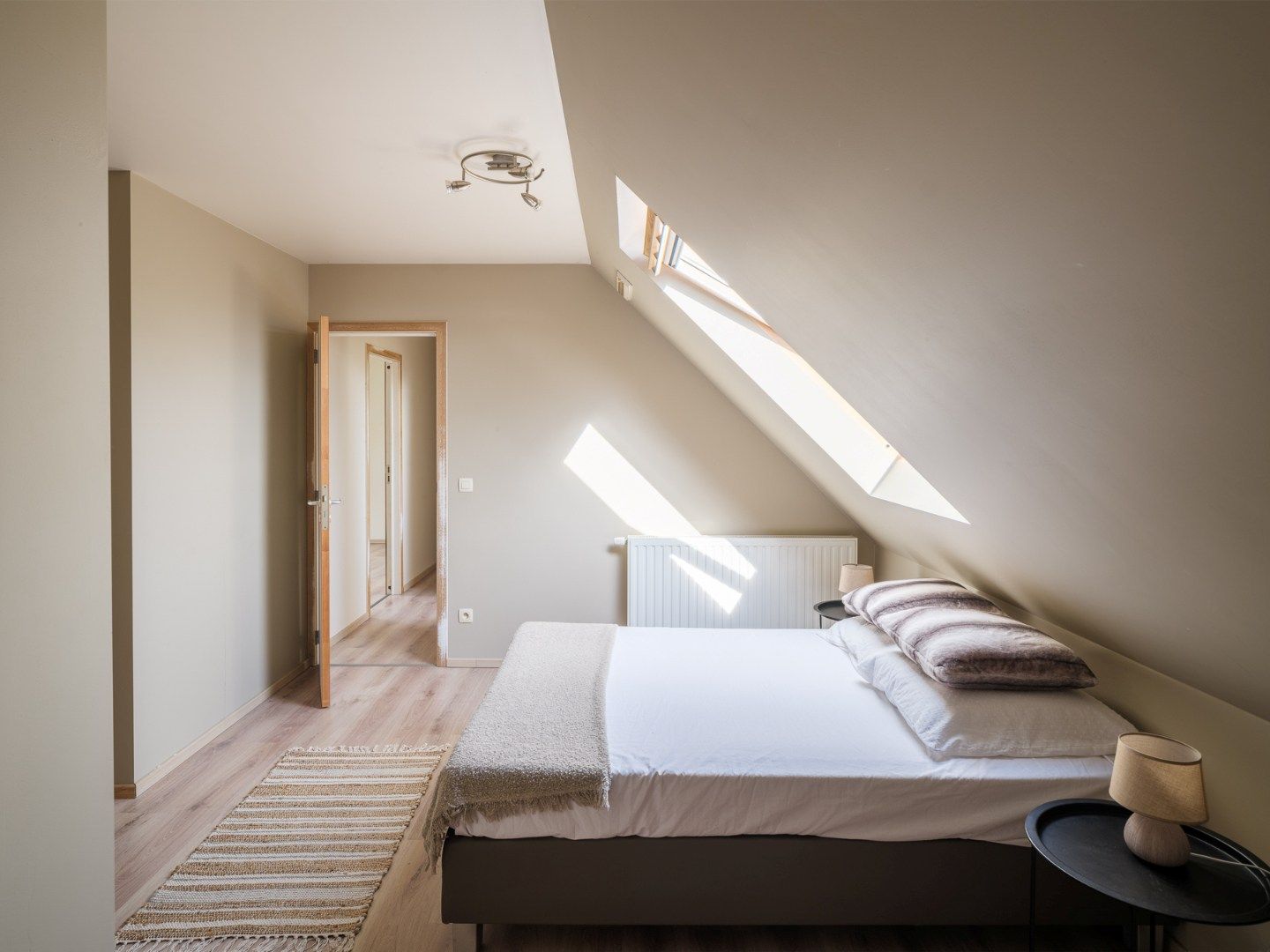 Licht en ruim appartement met terras in hartje Astene foto 6