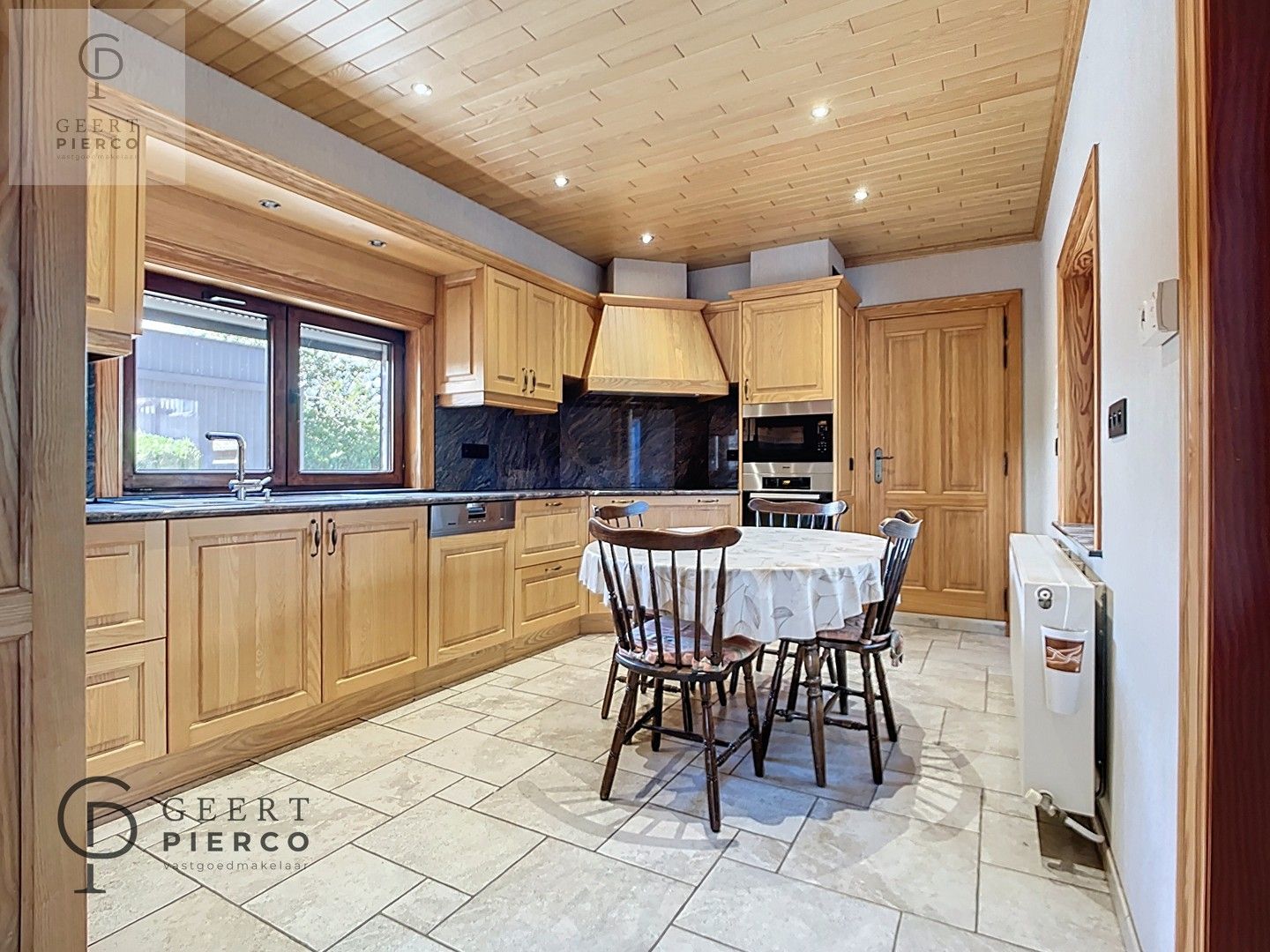Op te frissen woning op ruim perceel midden in de natuur foto 5