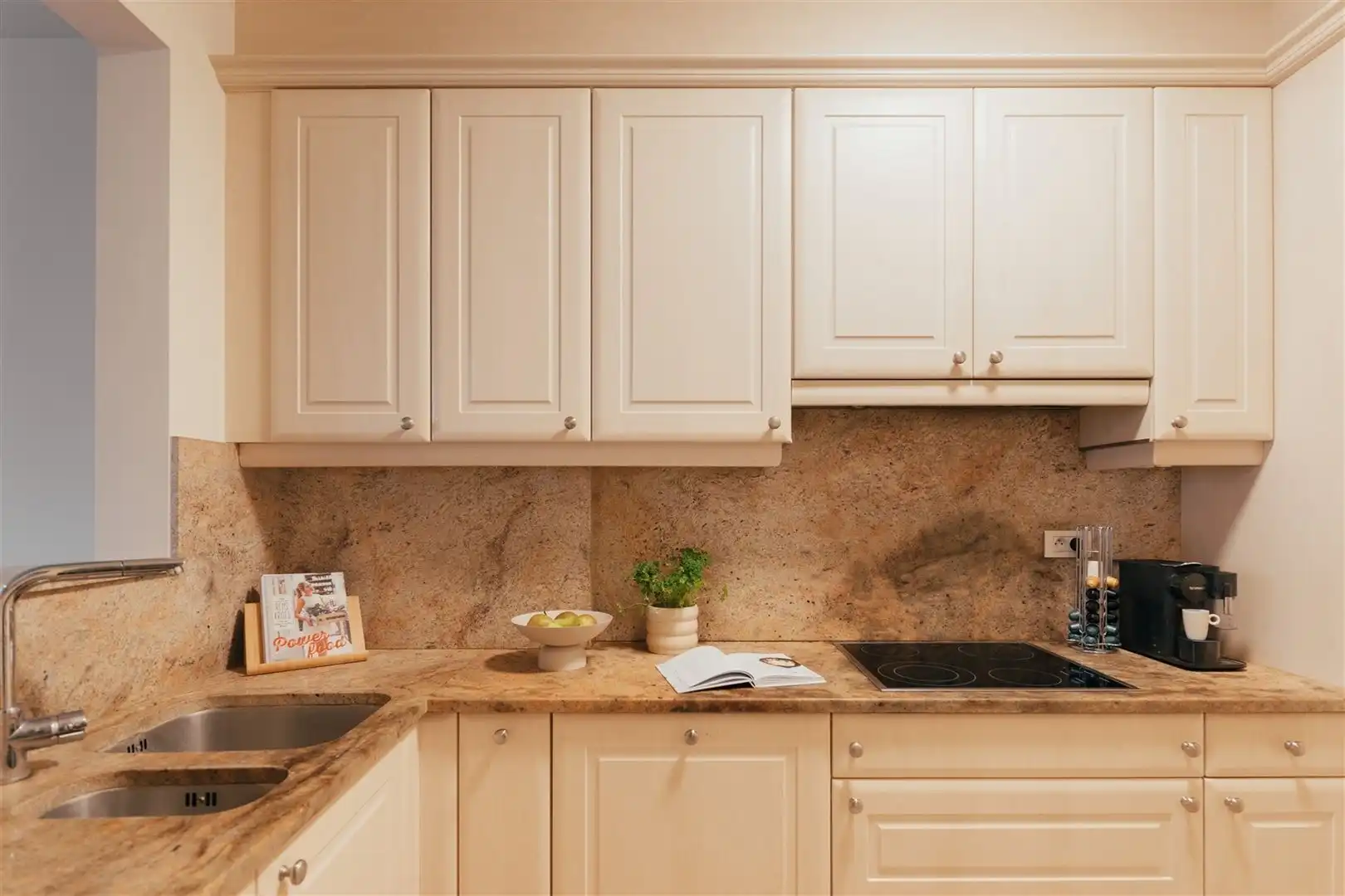 Kiftgate residence met zicht over het mooie dokter Roosensplein foto 9