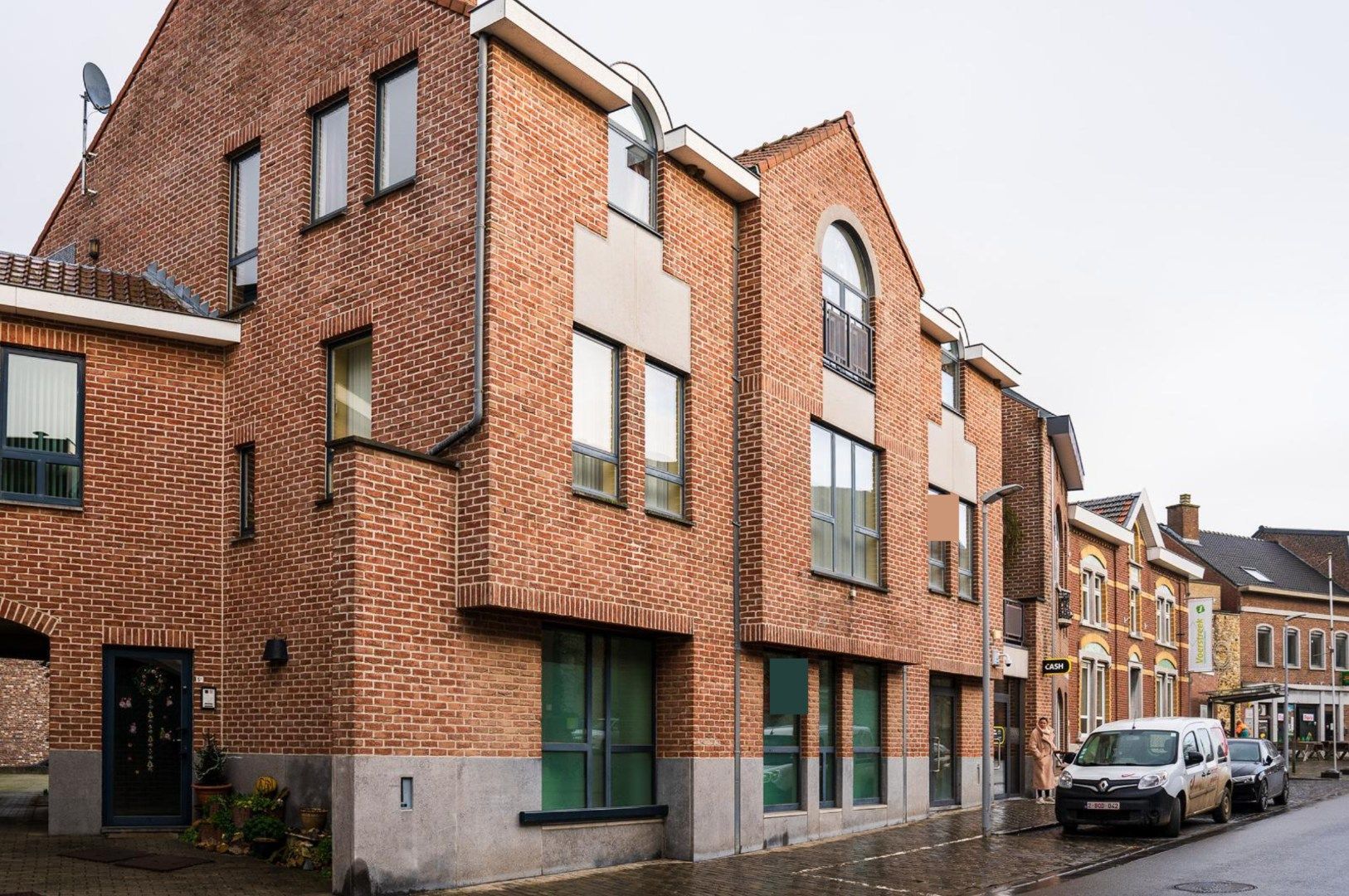 Kantoorruimte:Winkelruimte te huur in Voeren – 184 m² met parkeergelegenheid foto {{pictureIndex}}
