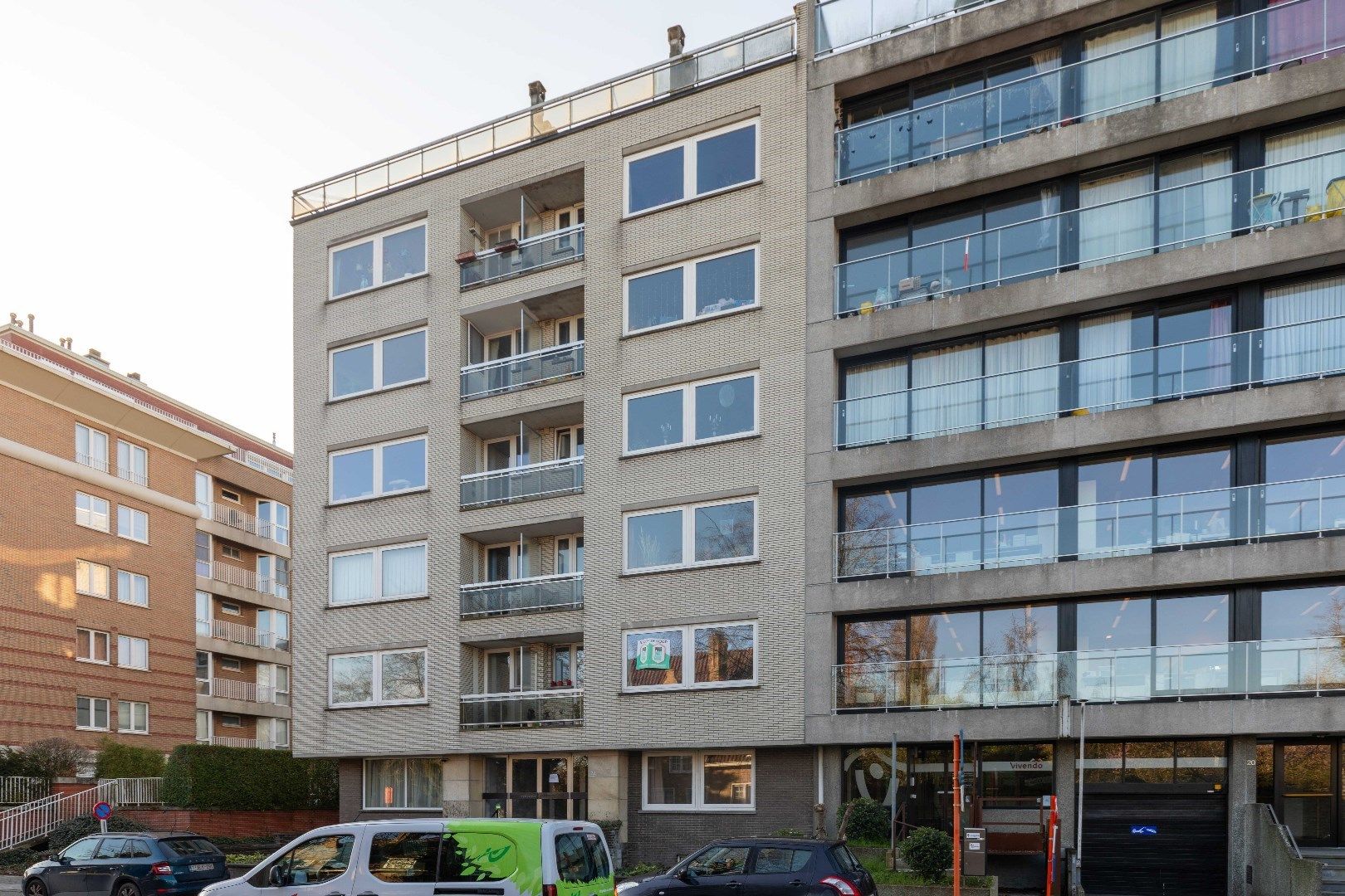 Zéér ruim appartement met open zichten, grote garage en drie slaapkamers te Sint-Andries. foto 20
